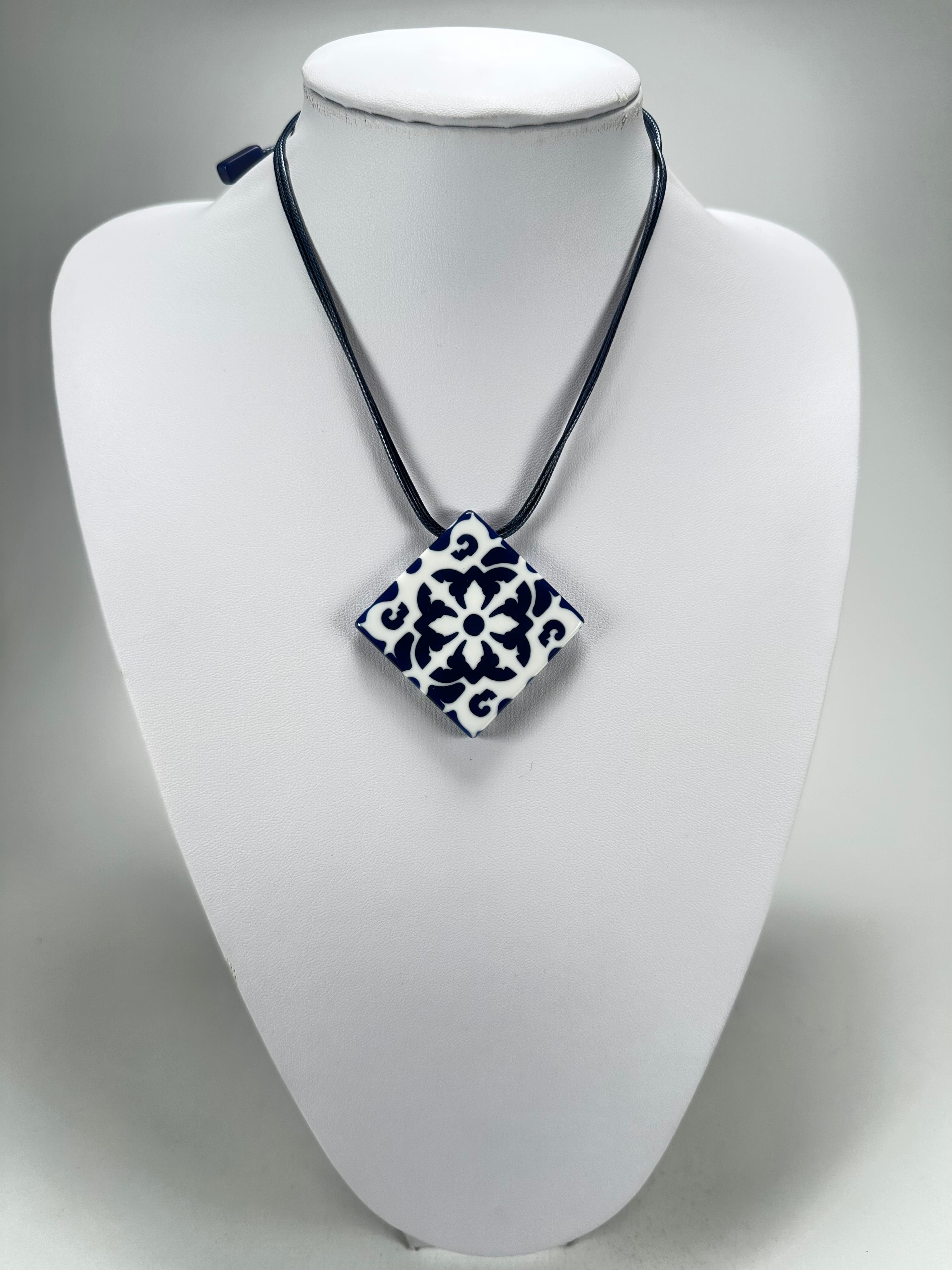 Sobral - Lisboa "Alfama" Resin Necklace ( 005476 )