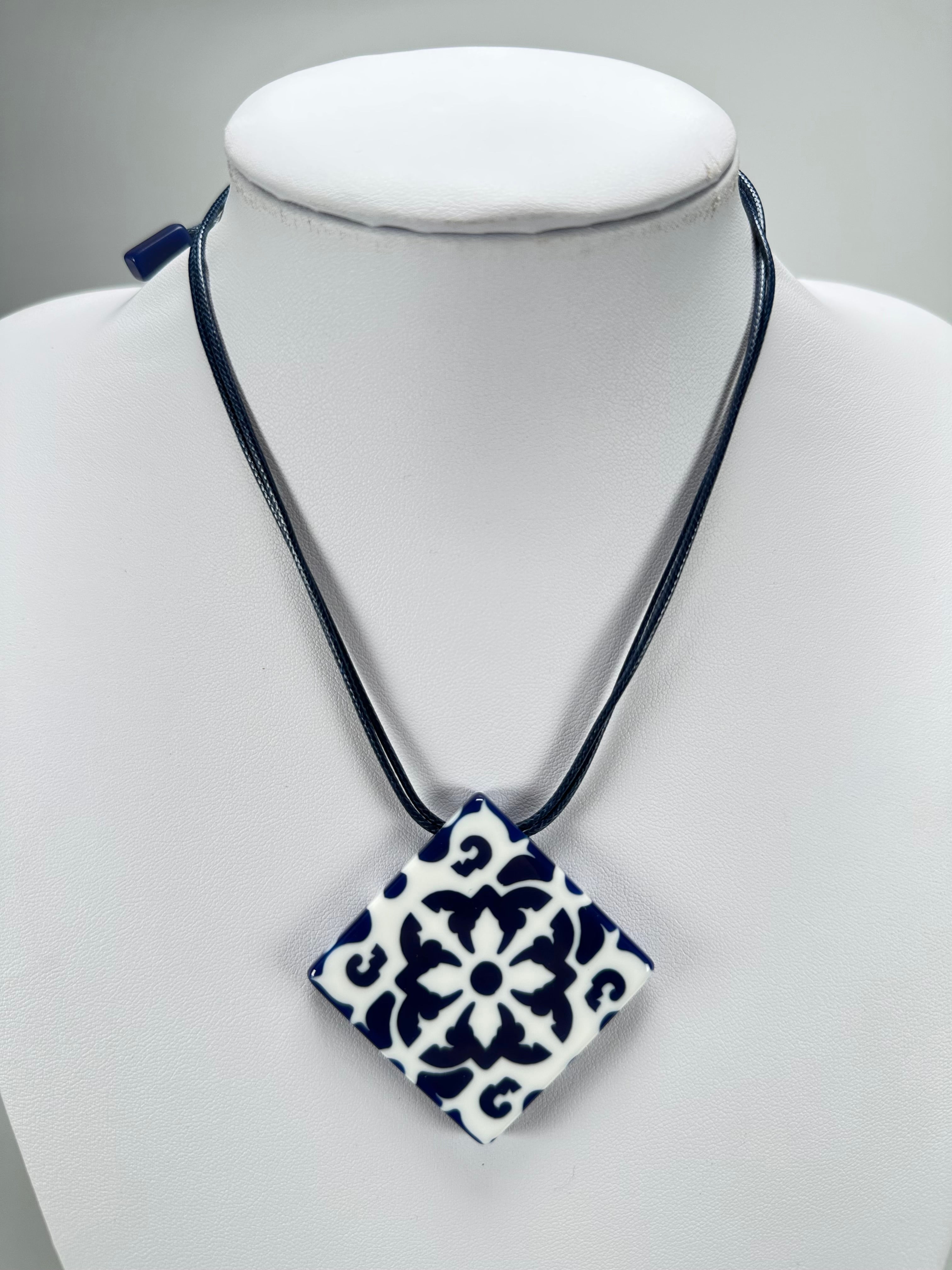 Sobral - Lisboa "Alfama" Resin Necklace ( 005476 )