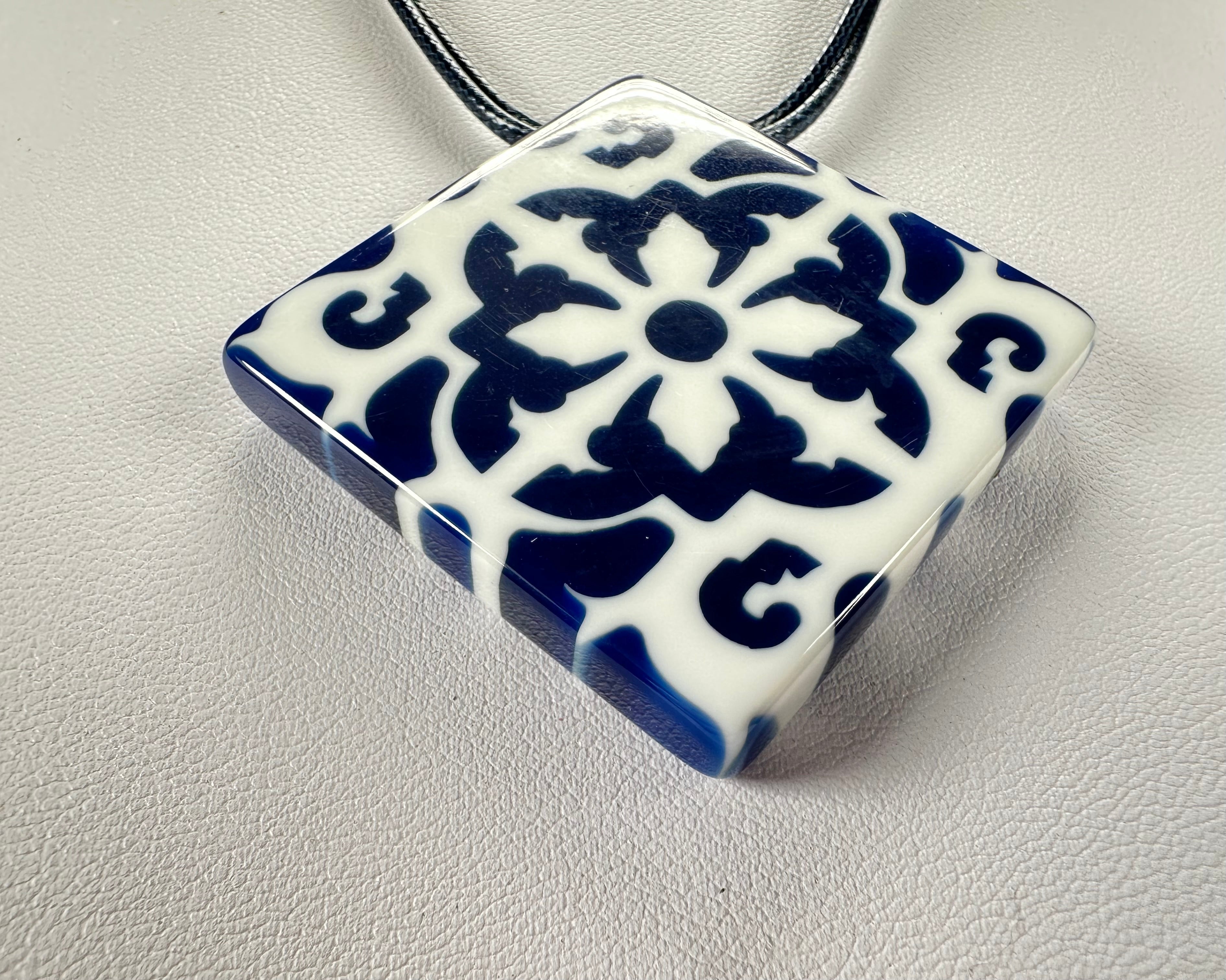 Sobral - Lisboa "Alfama" Resin Necklace ( 005476 )