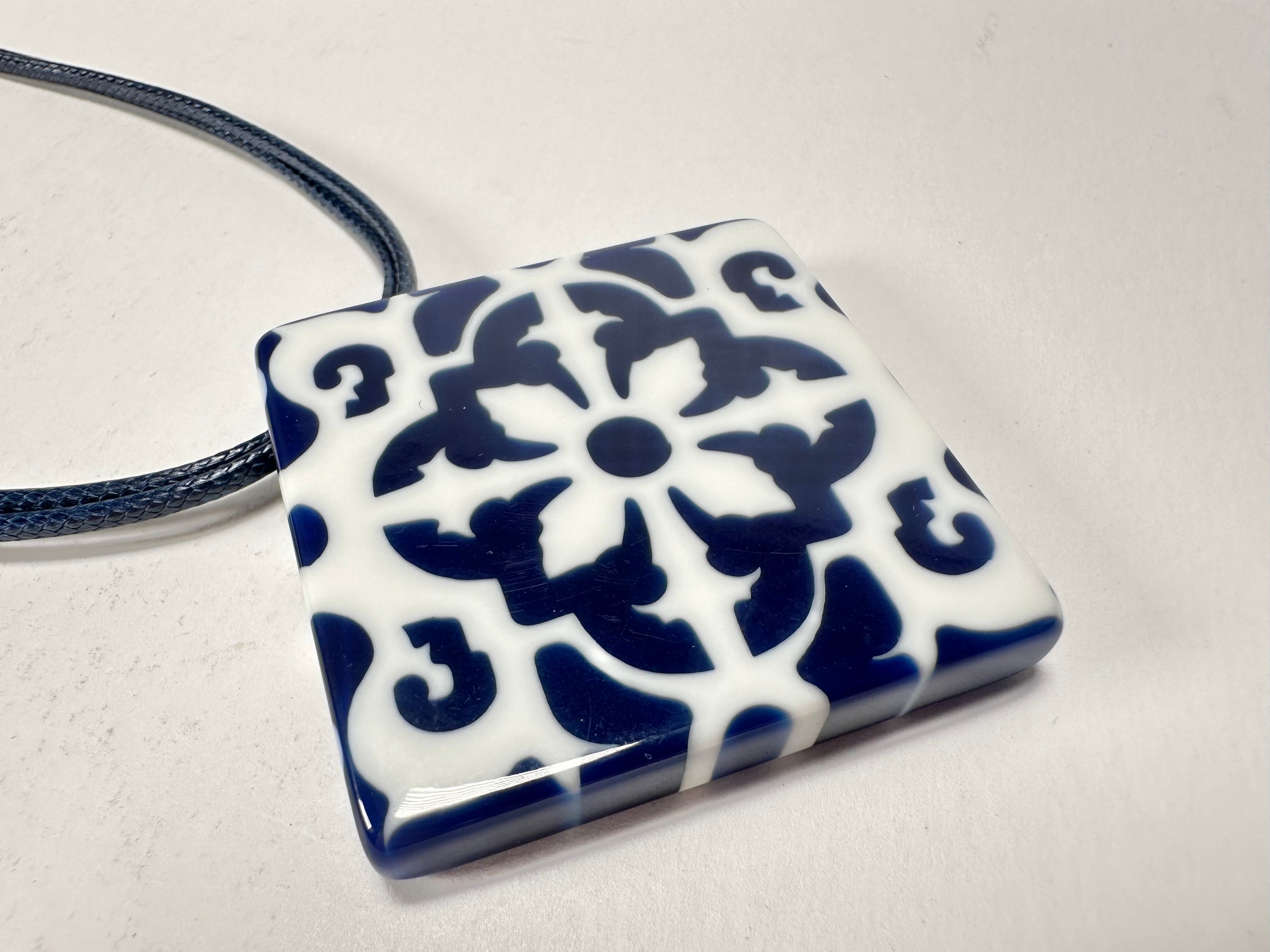 Sobral - Lisboa "Alfama" Resin Necklace ( 005476 )