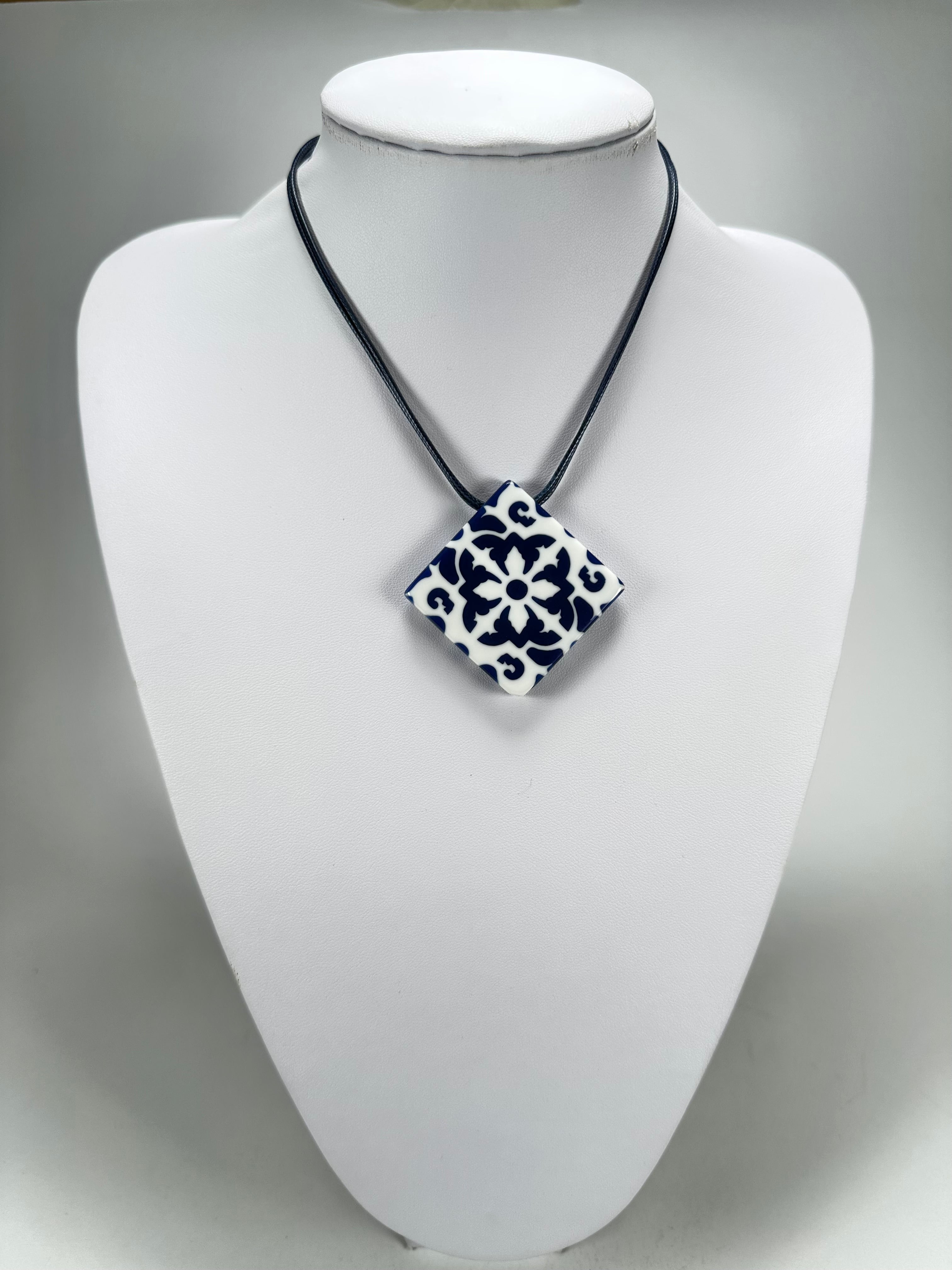 Sobral - Lisboa "Alfama" Resin Necklace ( 005476 )