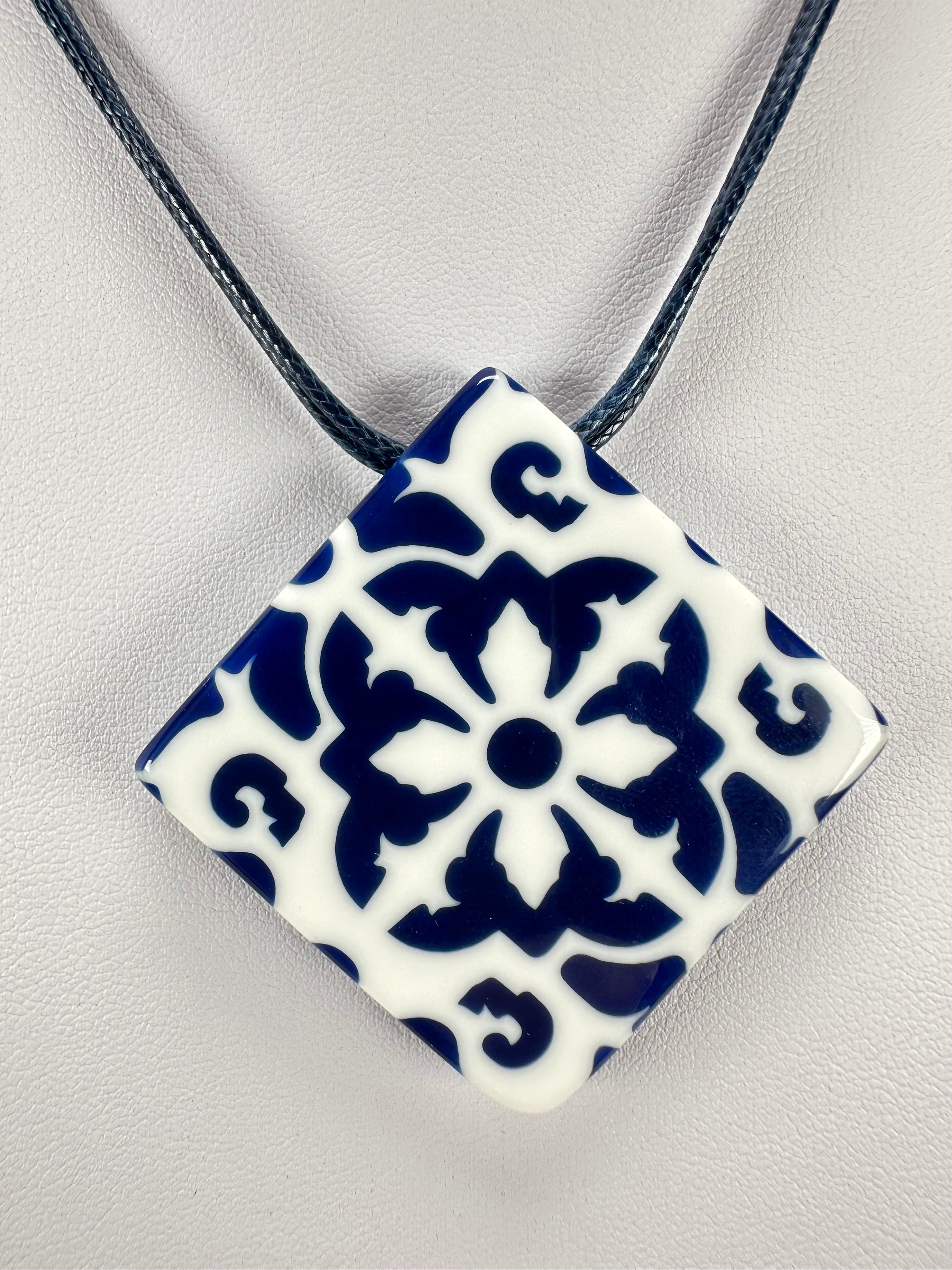 Sobral - Lisboa "Alfama" Resin Necklace ( 005476 )