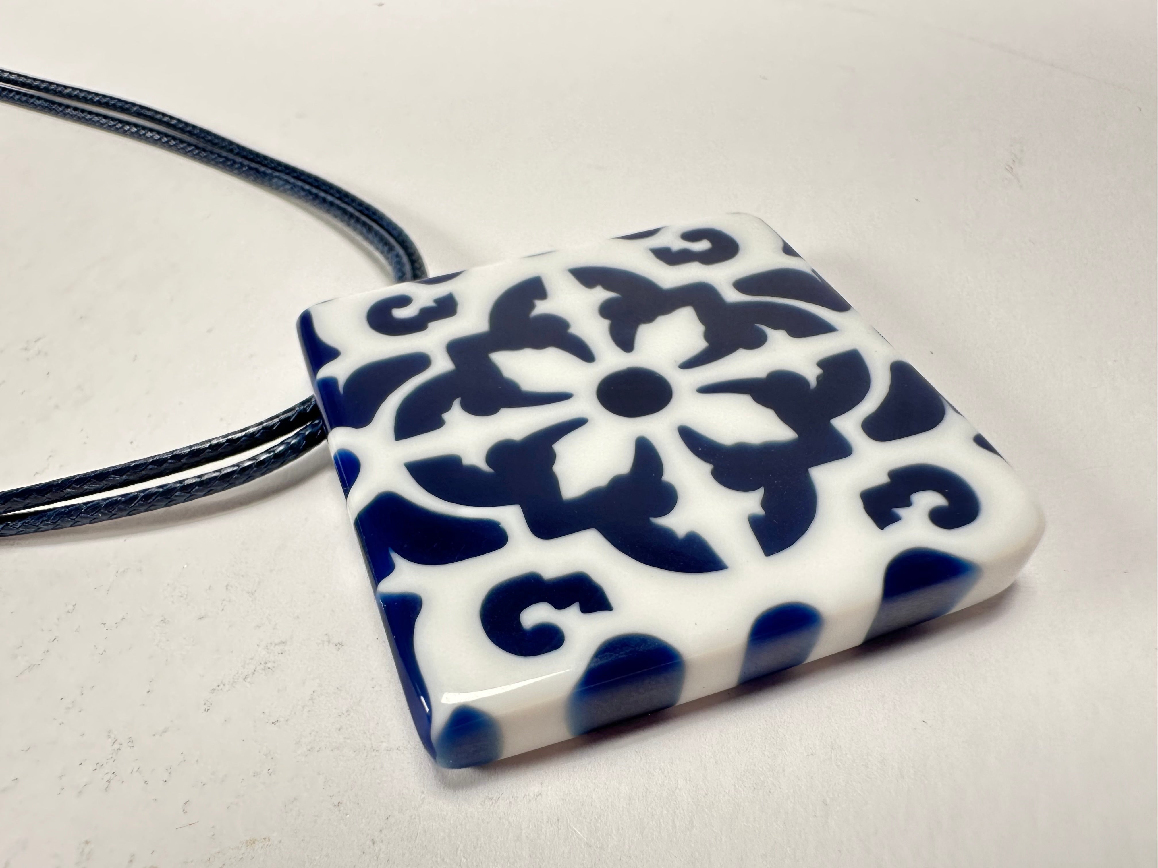 Sobral - Lisboa "Alfama" Resin Necklace ( 005476 )