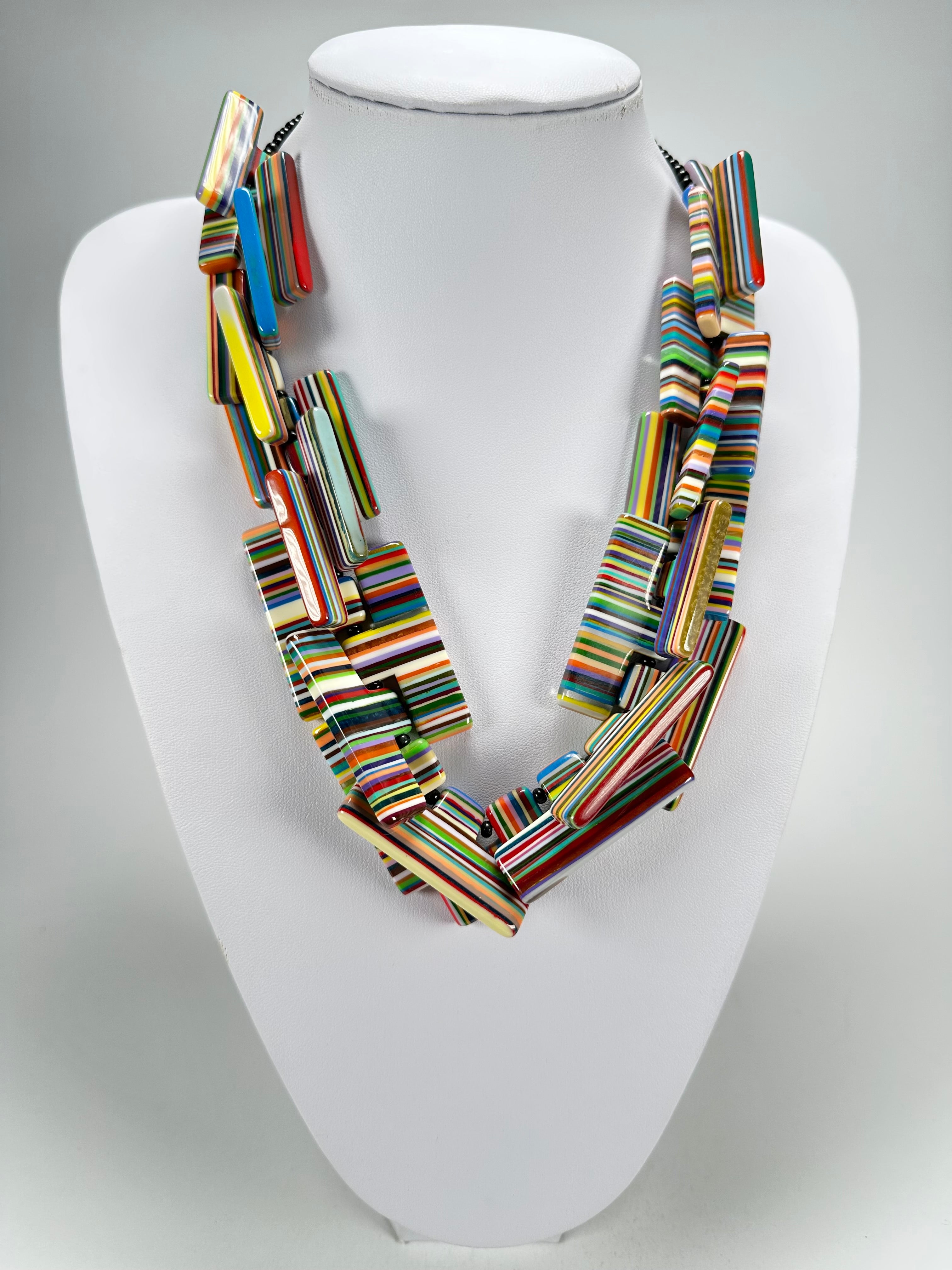 Sobral - Pop Art "Neoconcretismo" Resin Necklace ( 003885 )