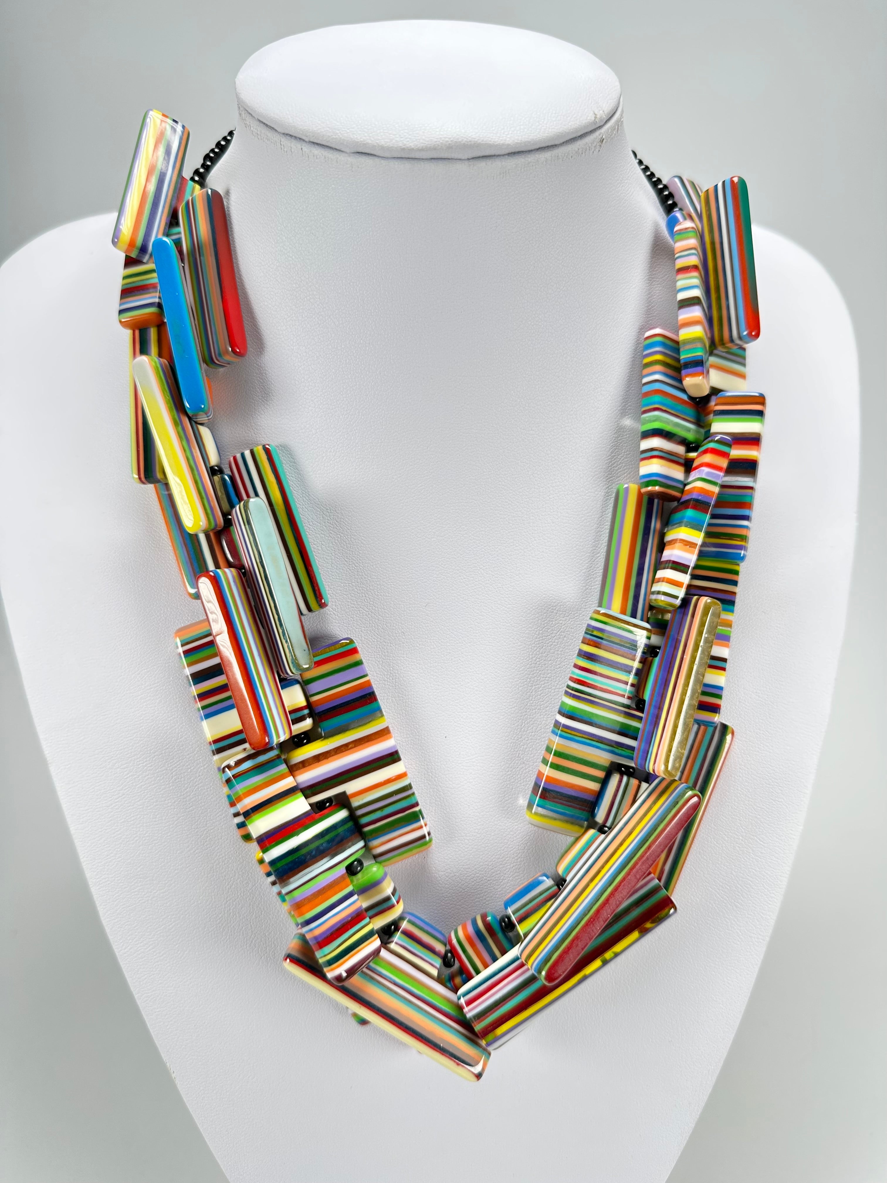 Sobral - Pop Art "Neoconcretismo" Resin Necklace ( 003885 )