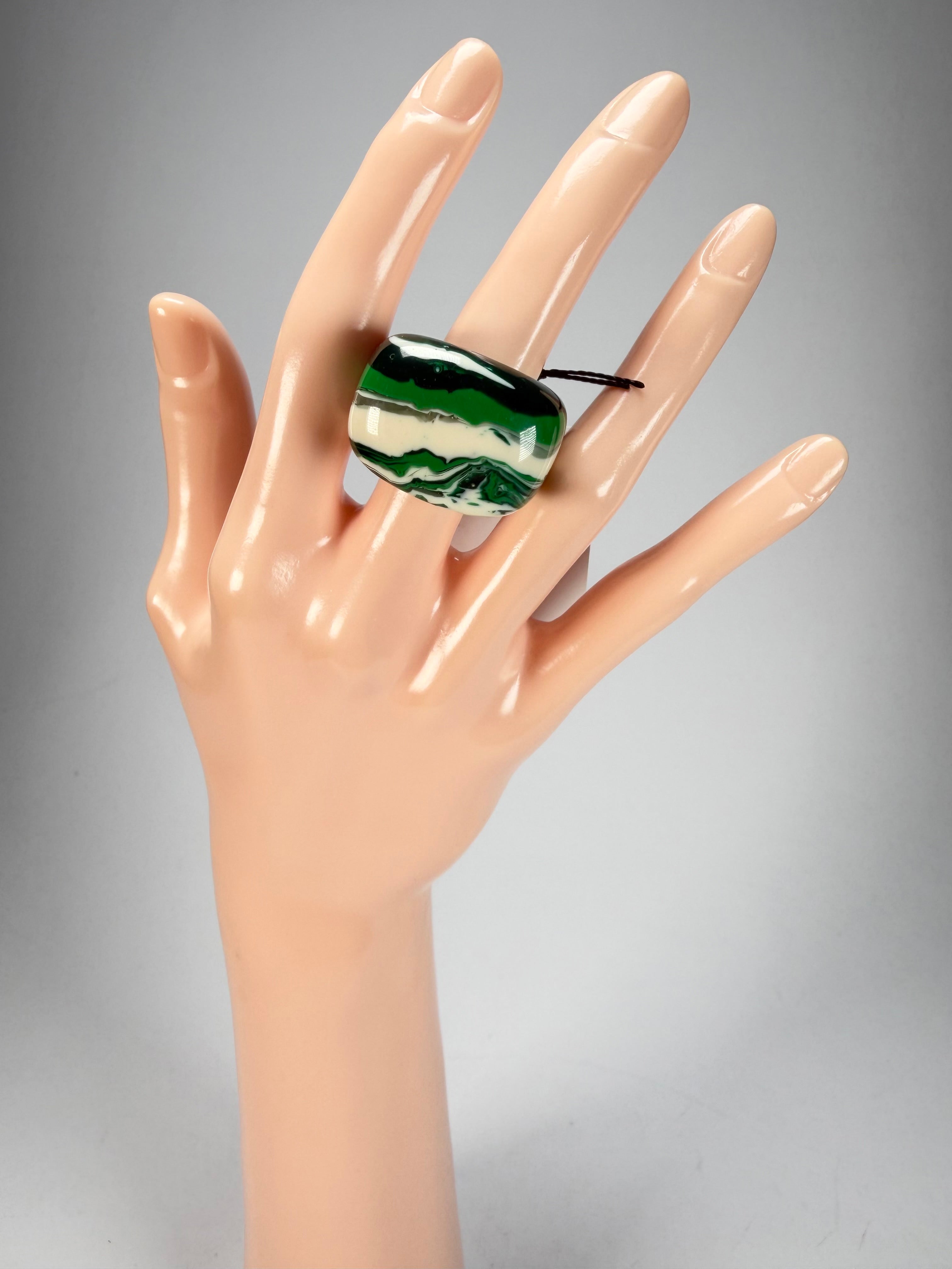 Sobral - Onda Verde "Wave" Green Resin Ring ( 005325 ) - Size UK N / US 7