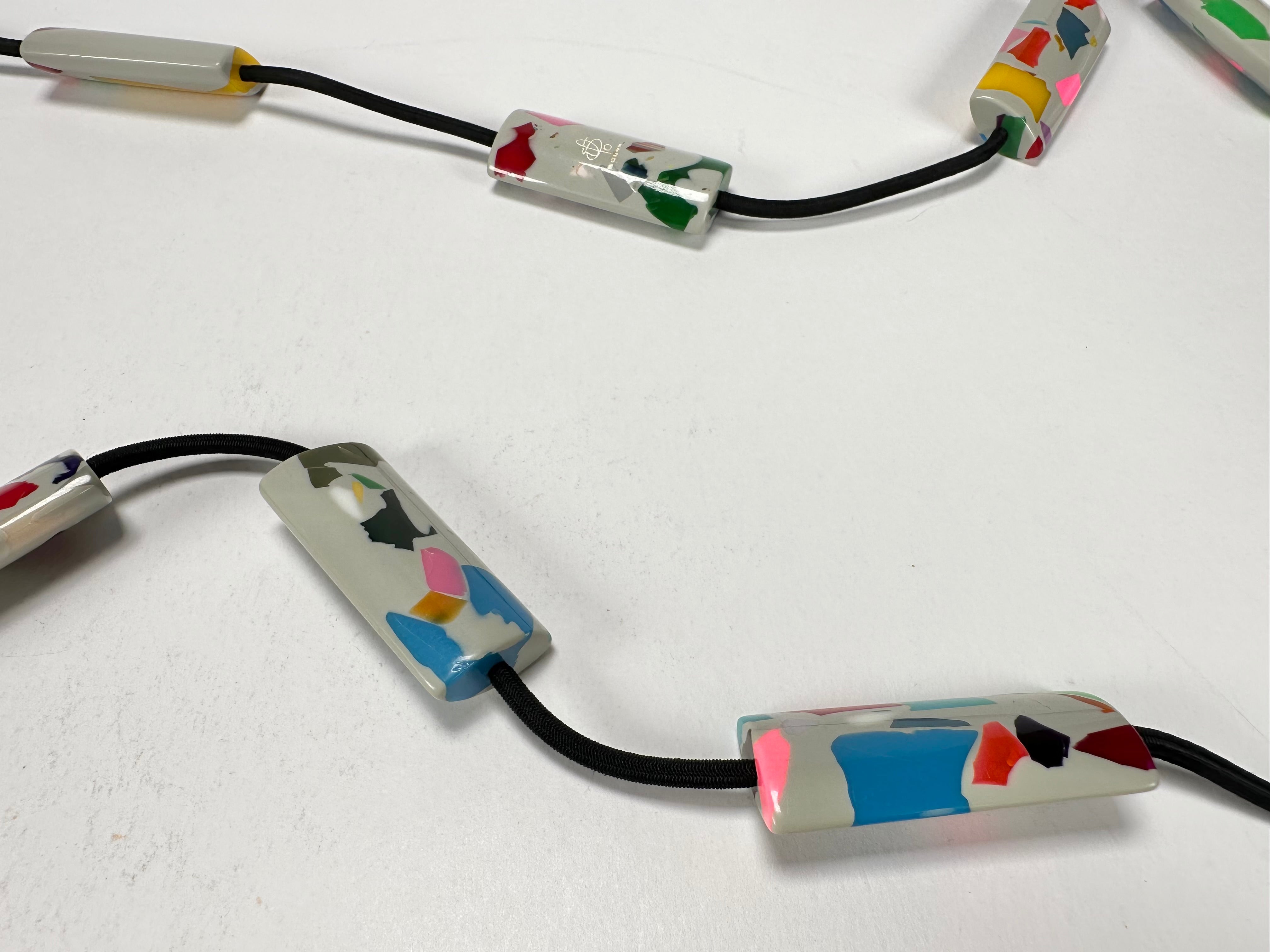 Sobral - Art Deco "Cliket" Resin Necklace ( 003053 )