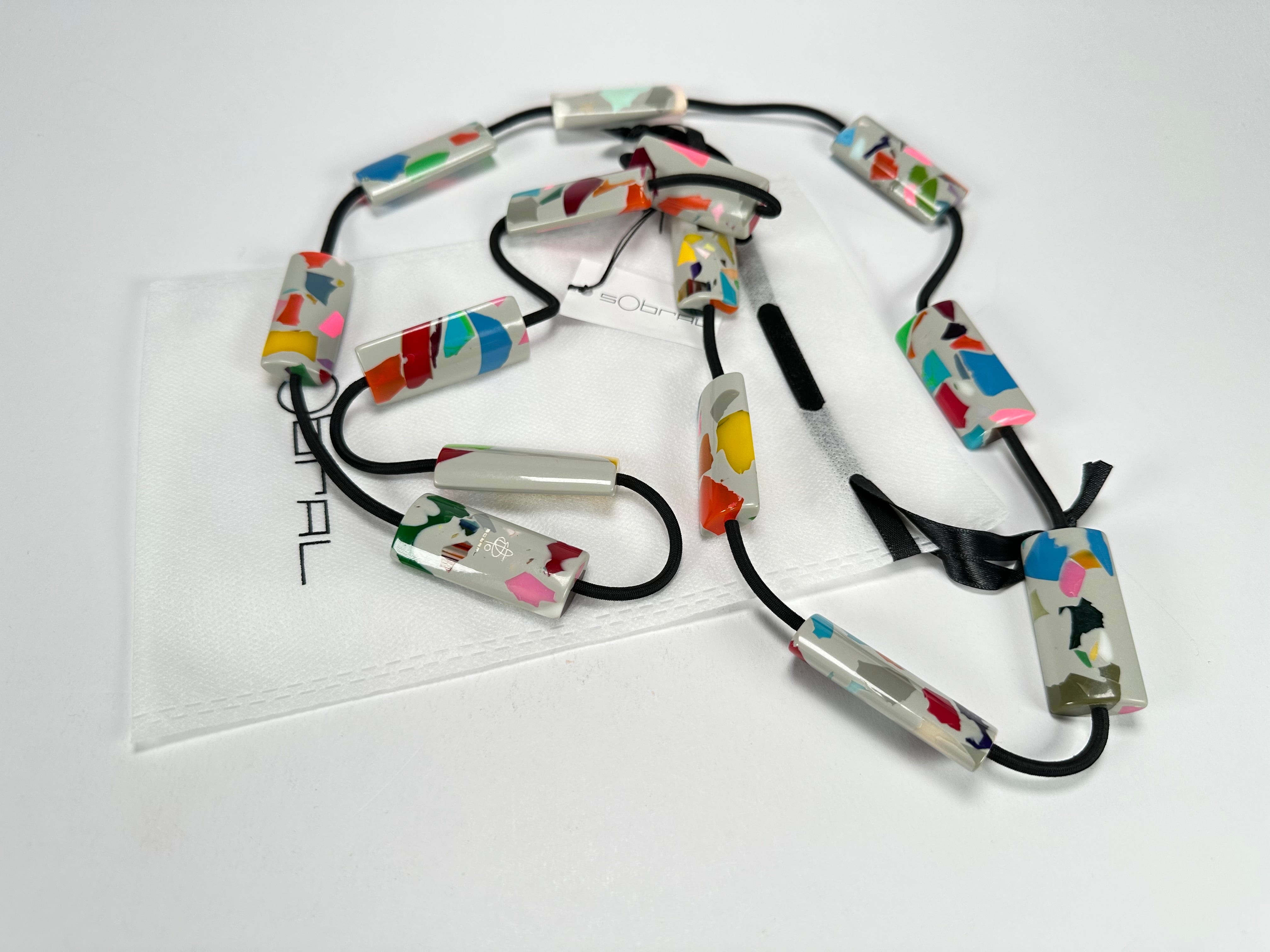 Sobral - Art Deco "Cliket" Resin Necklace ( 003053 )