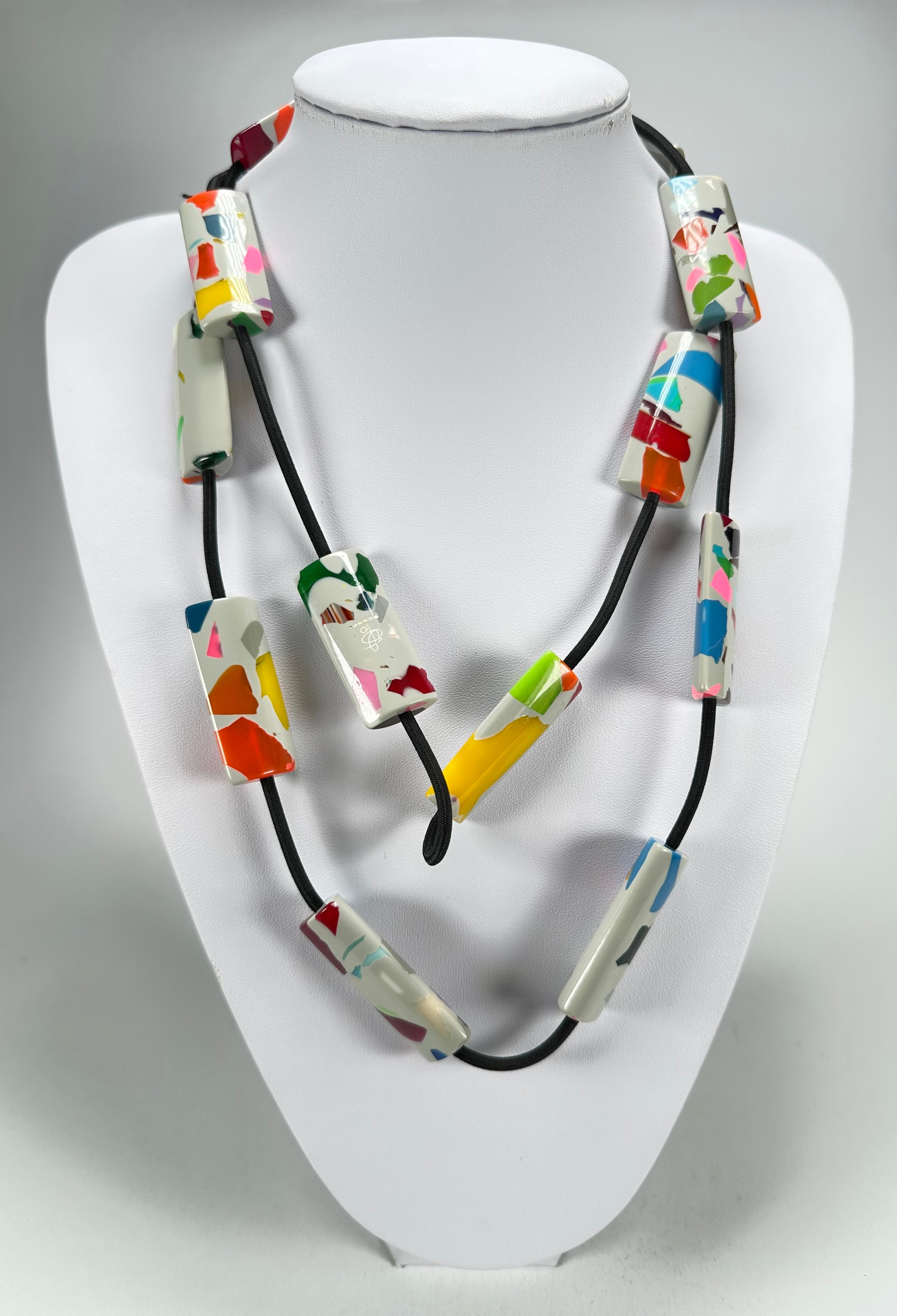 Sobral - Art Deco "Cliket" Resin Necklace ( 003053 )