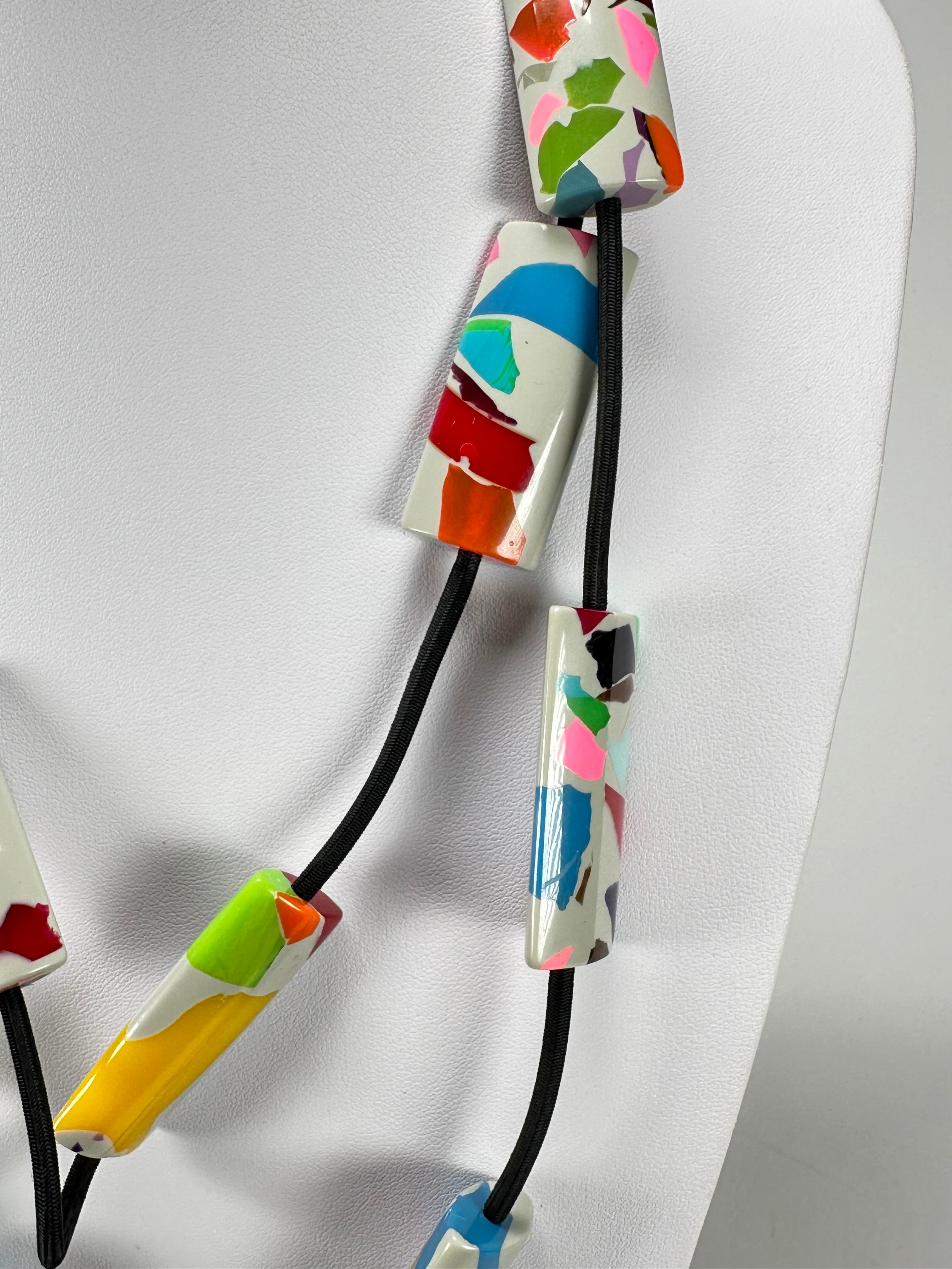 Sobral - Art Deco "Cliket" Resin Necklace ( 003053 )