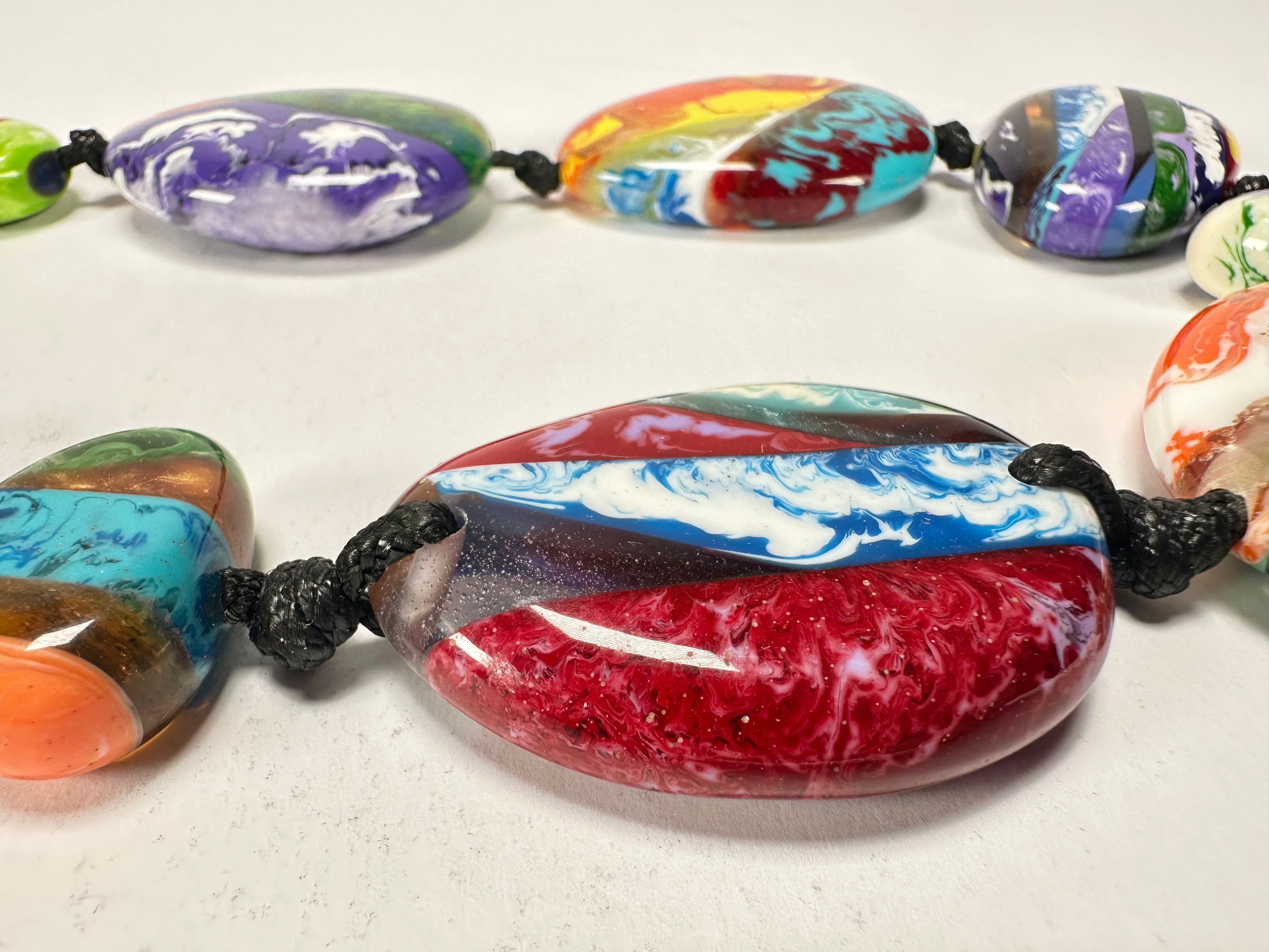 Sobral - Multi-Colour "Onda Lisi" Resin Necklace ( 004578 )