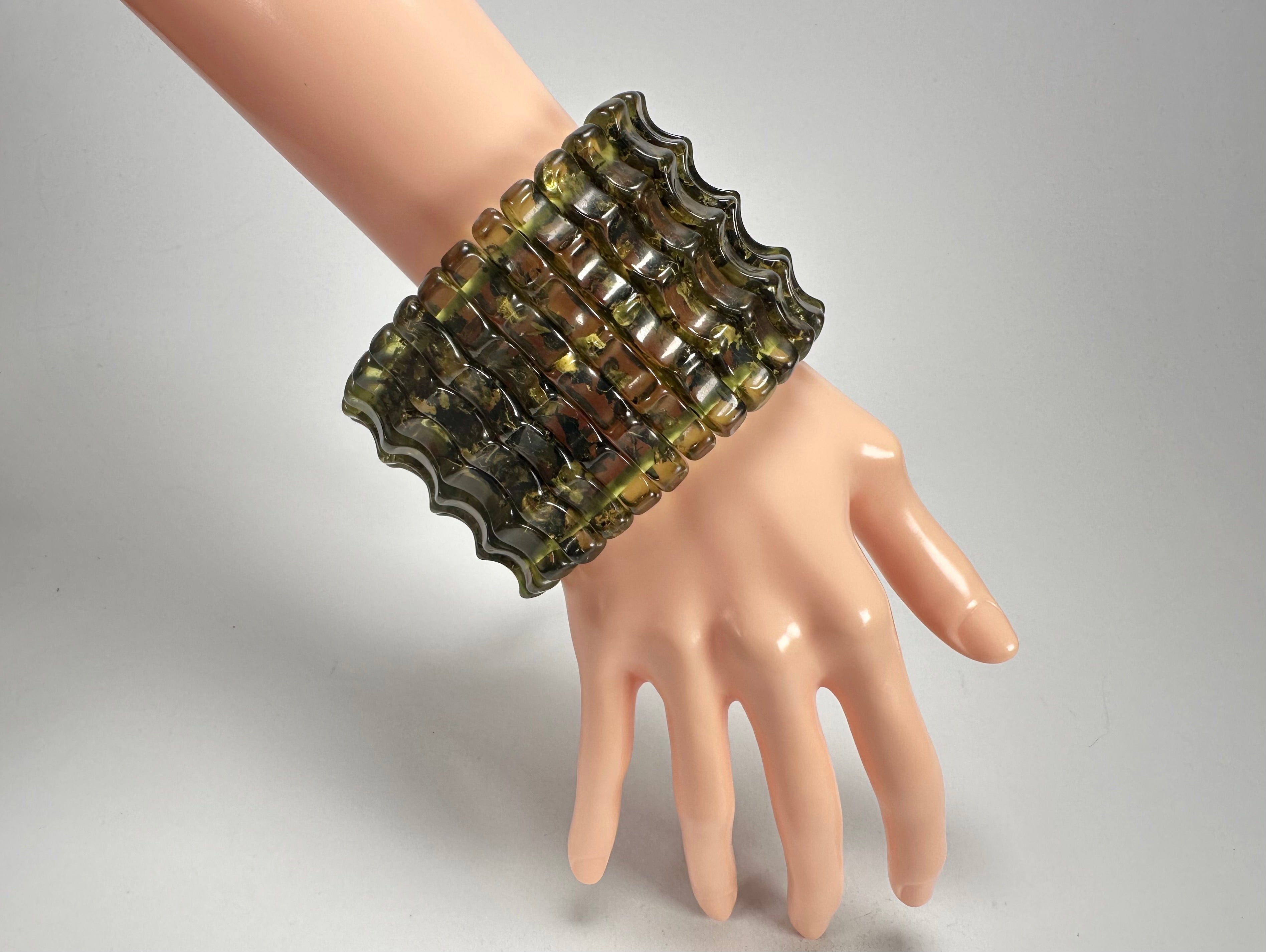 Sobral - "Swamp" Studio Creation Elasticated Resin Bracelet ( 000000 )