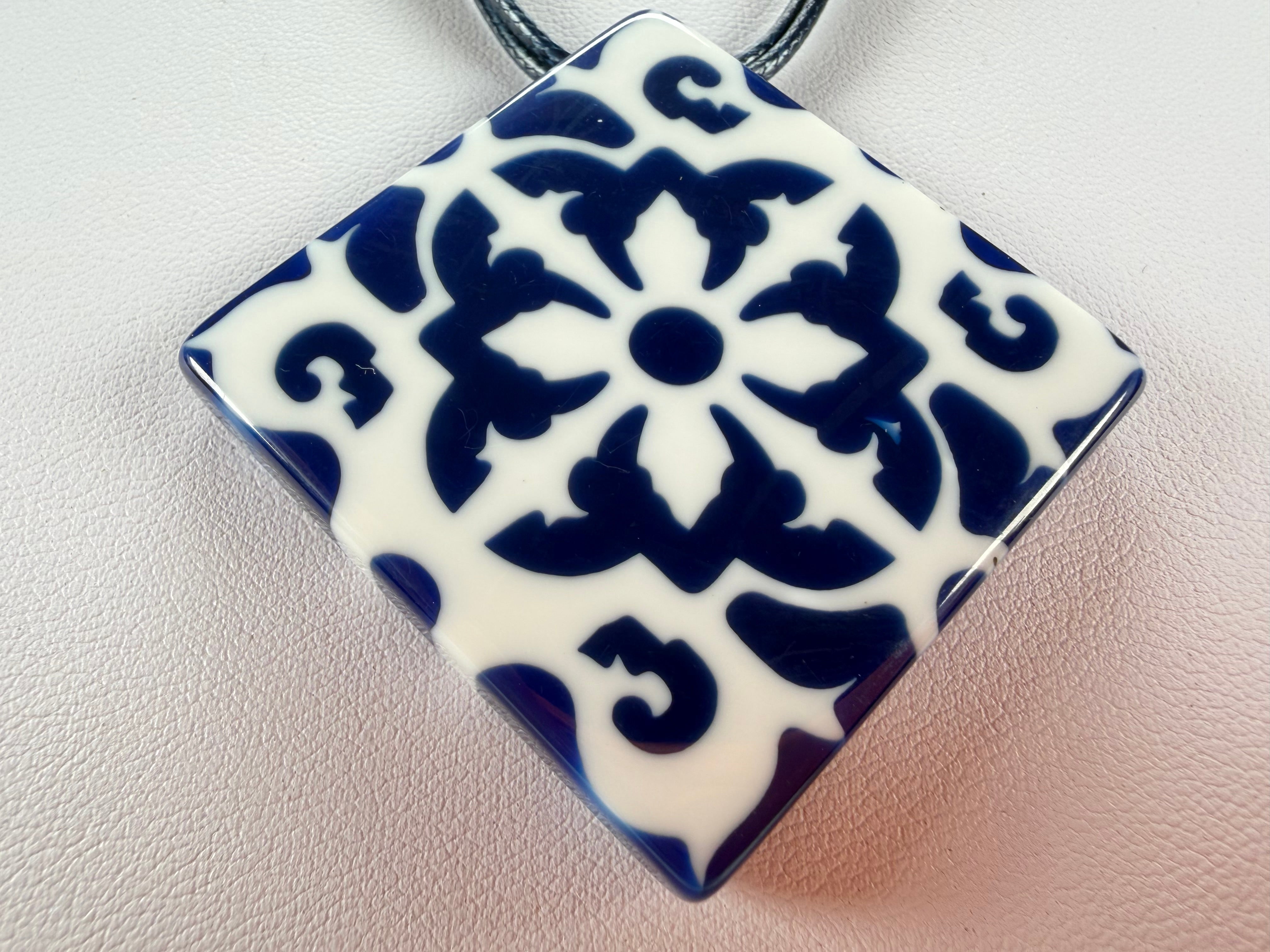 Sobral - Lisboa "Alfama" Resin Necklace ( 005476 )