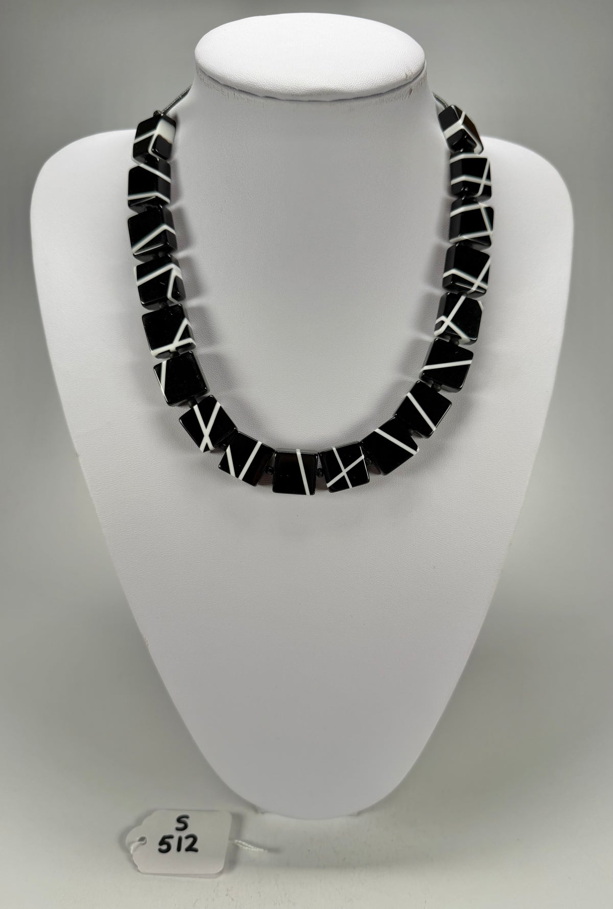 Sobral - Street "Catedral" Black Resin Necklace ( 004311 )