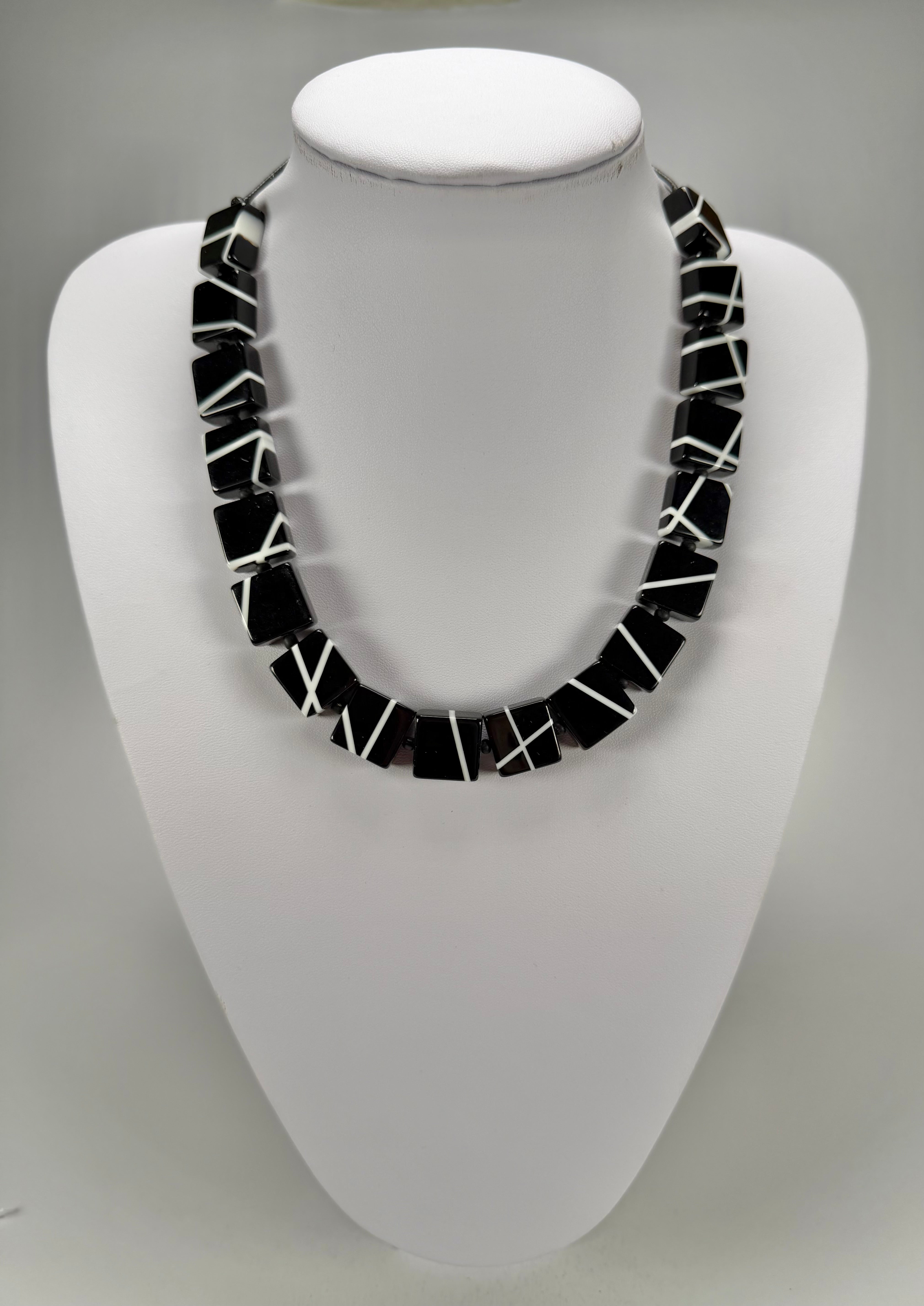 Sobral - Street "Catedral" Black Resin Necklace ( 004311 )