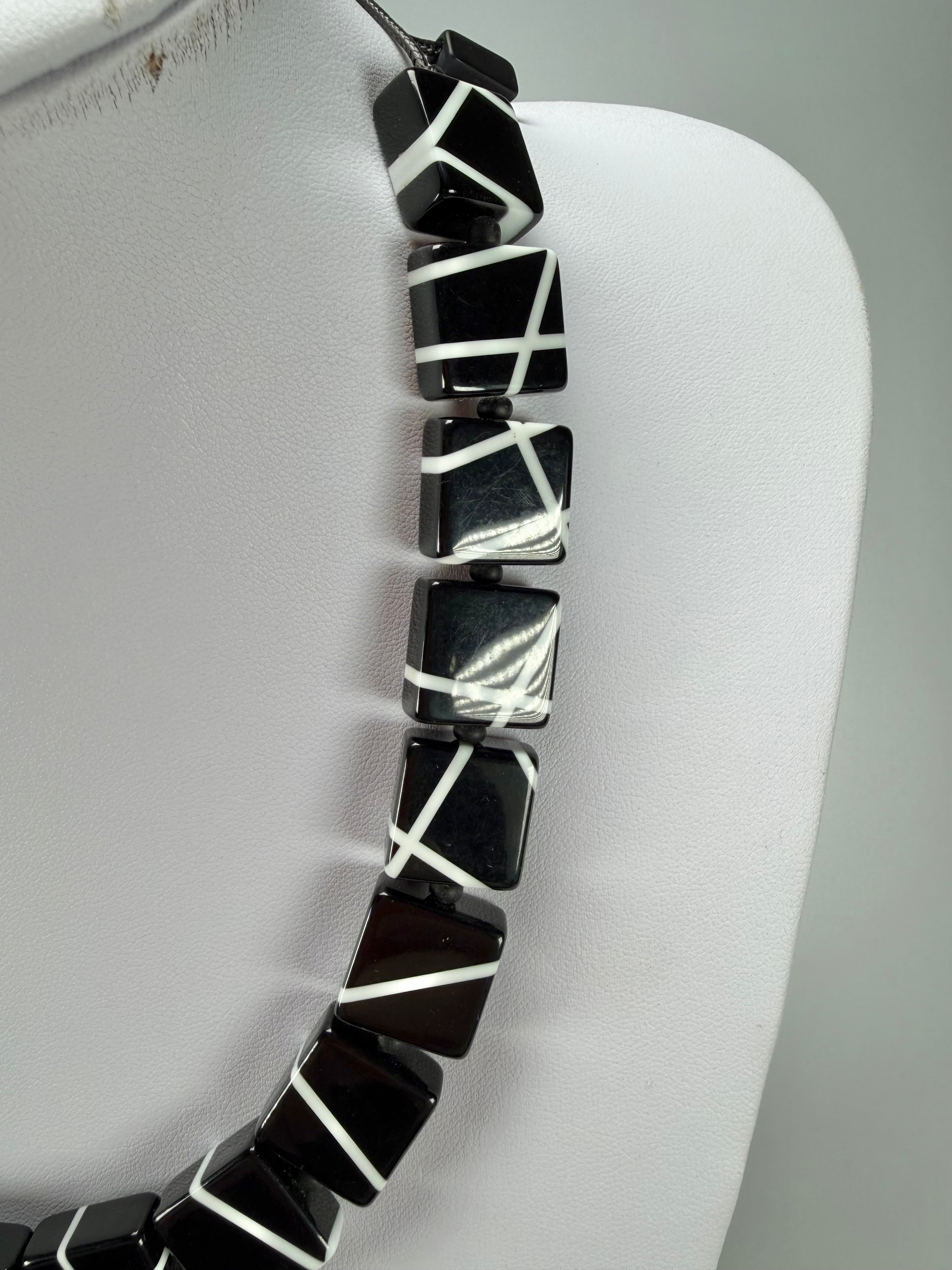 Sobral - Street "Catedral" Black Resin Necklace ( 004311 )