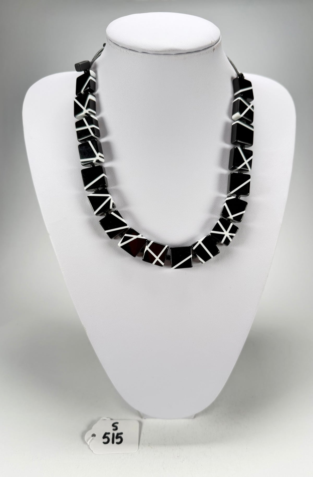 Sobral - Street "Catedral" Black Resin Necklace ( 004311 )