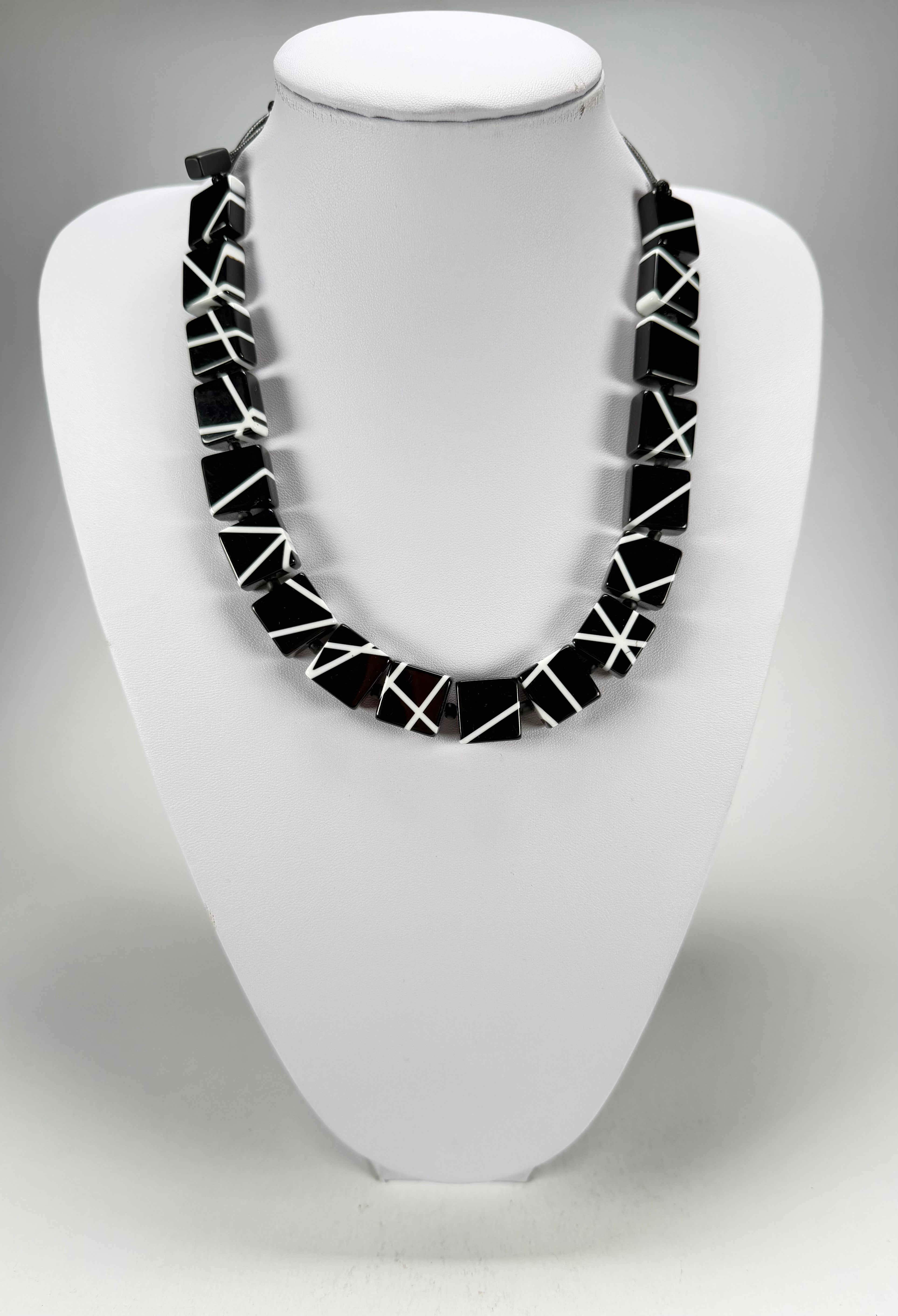 Sobral - Street "Catedral" Black Resin Necklace ( 004311 )