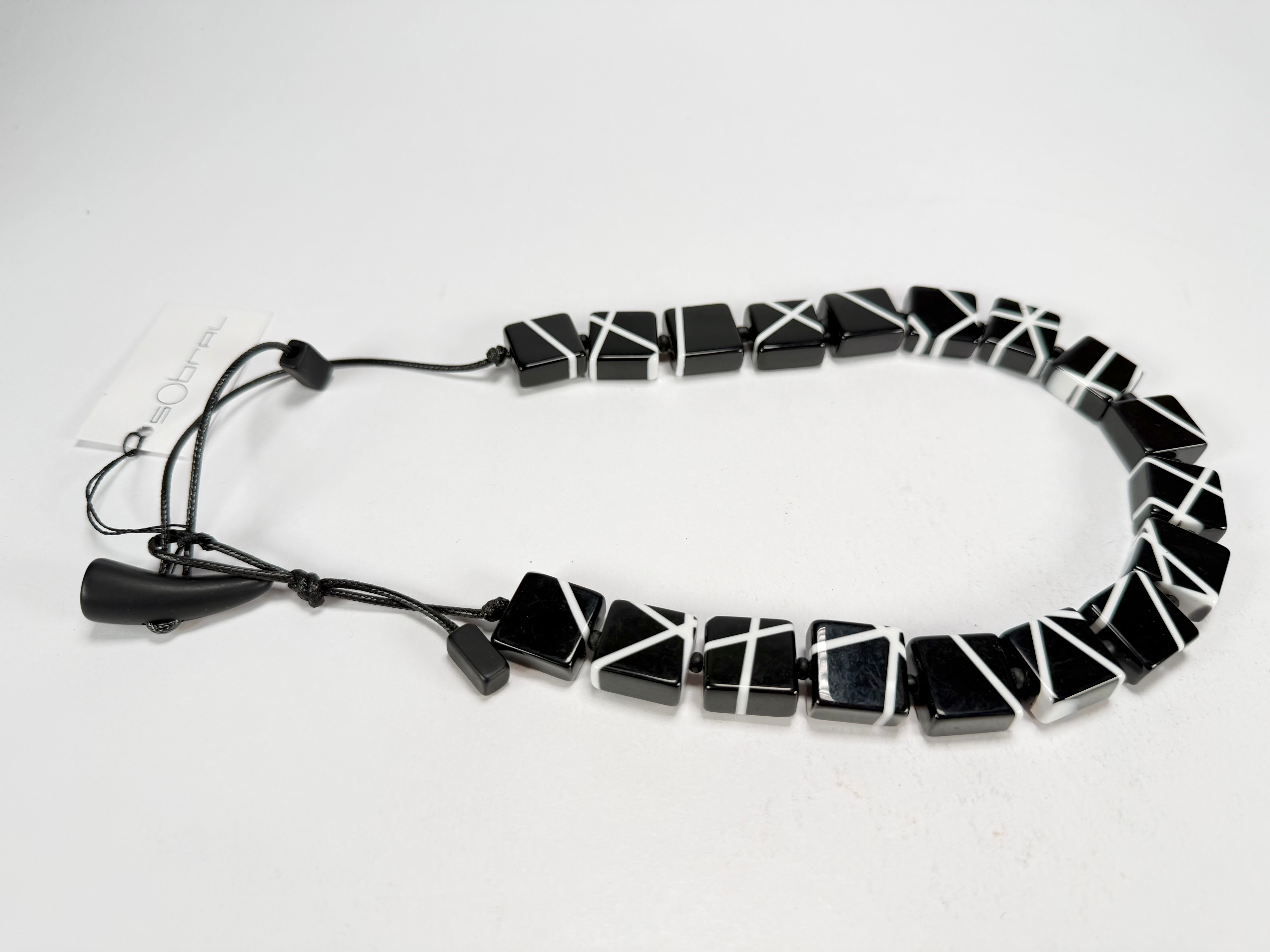 Sobral - Street "Catedral" Black Resin Necklace ( 004311 )
