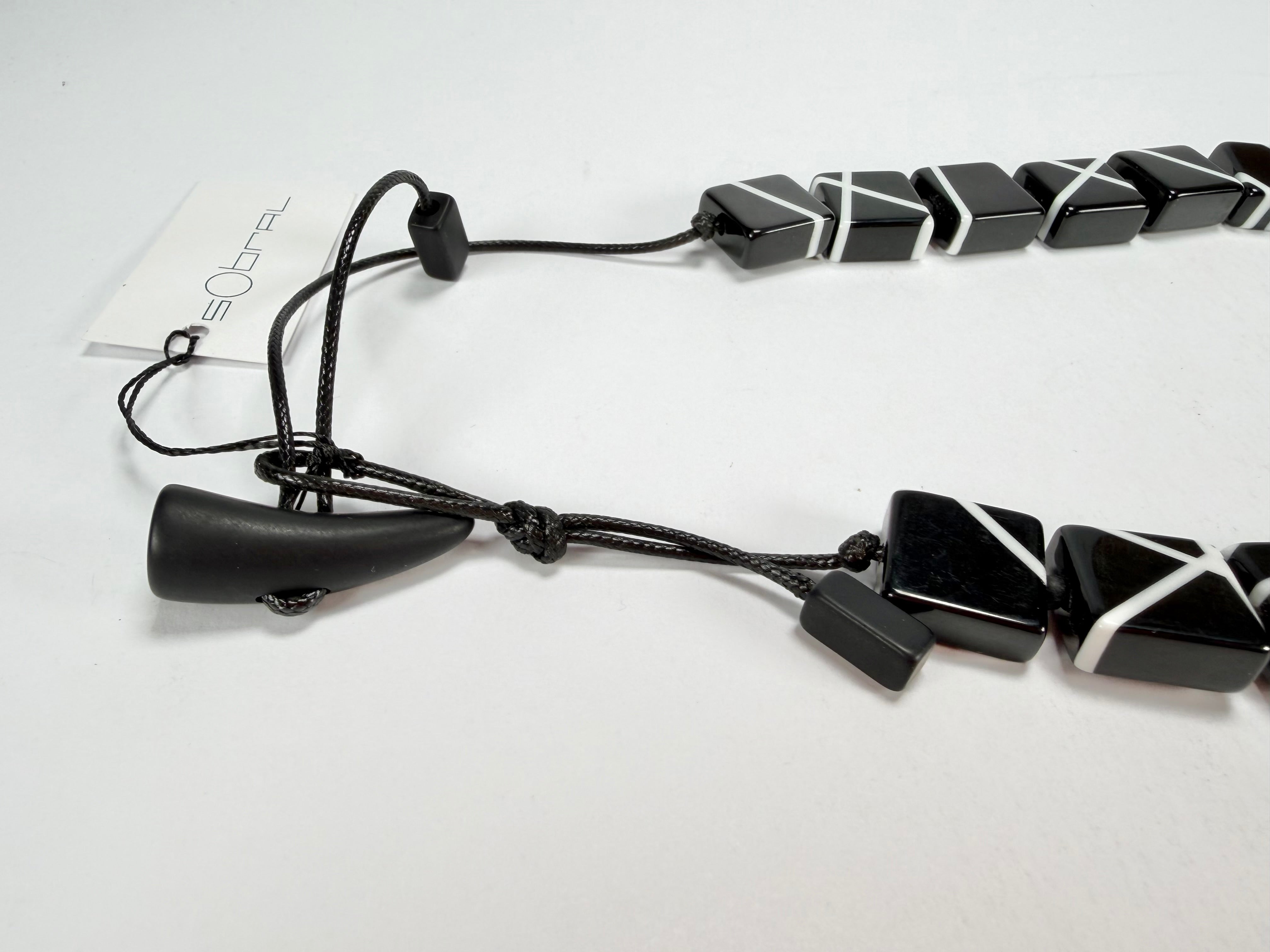 Sobral - Street "Catedral" Black Resin Necklace ( 004311 )