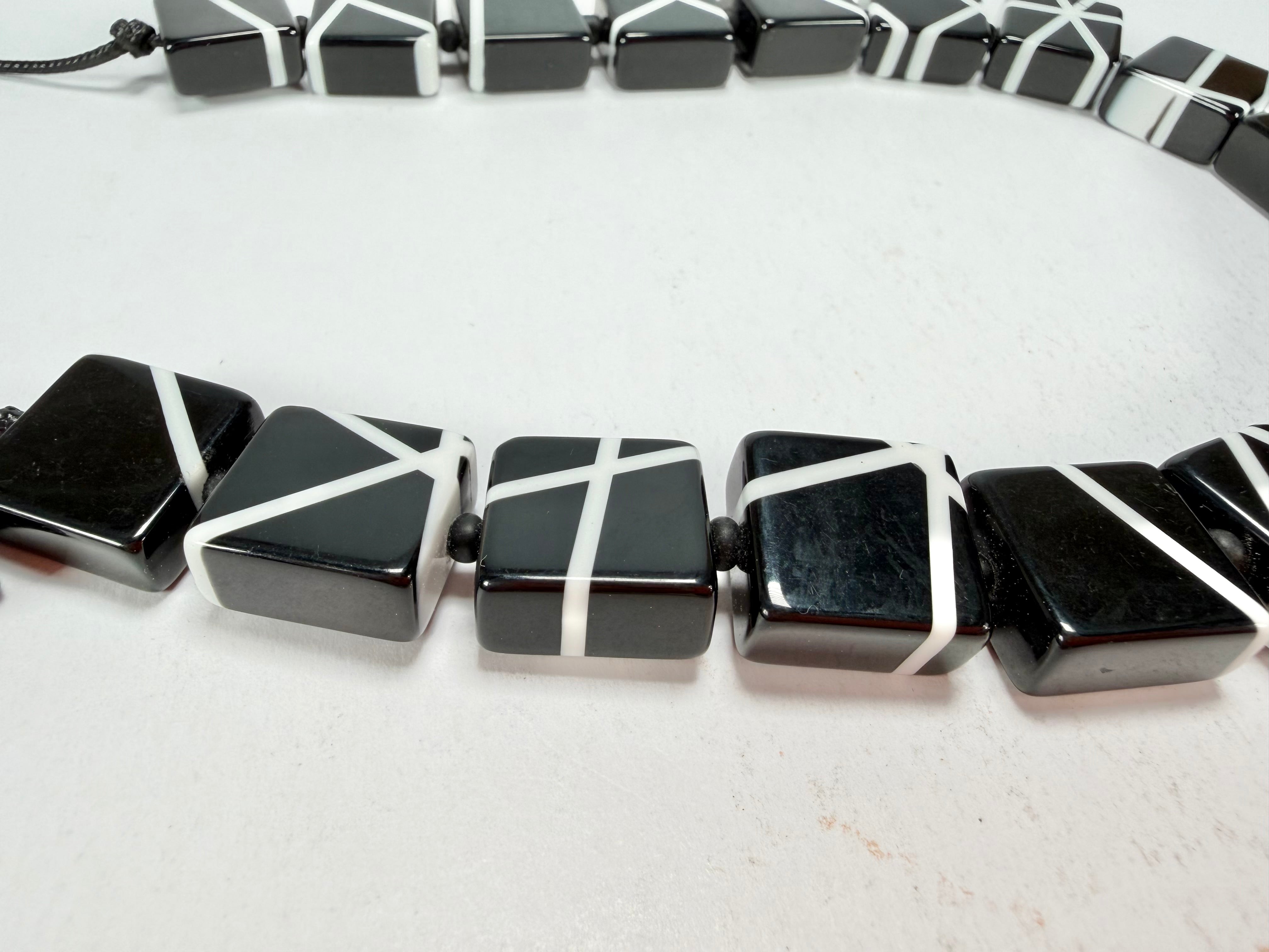 Sobral - Street "Catedral" Black Resin Necklace ( 004311 )