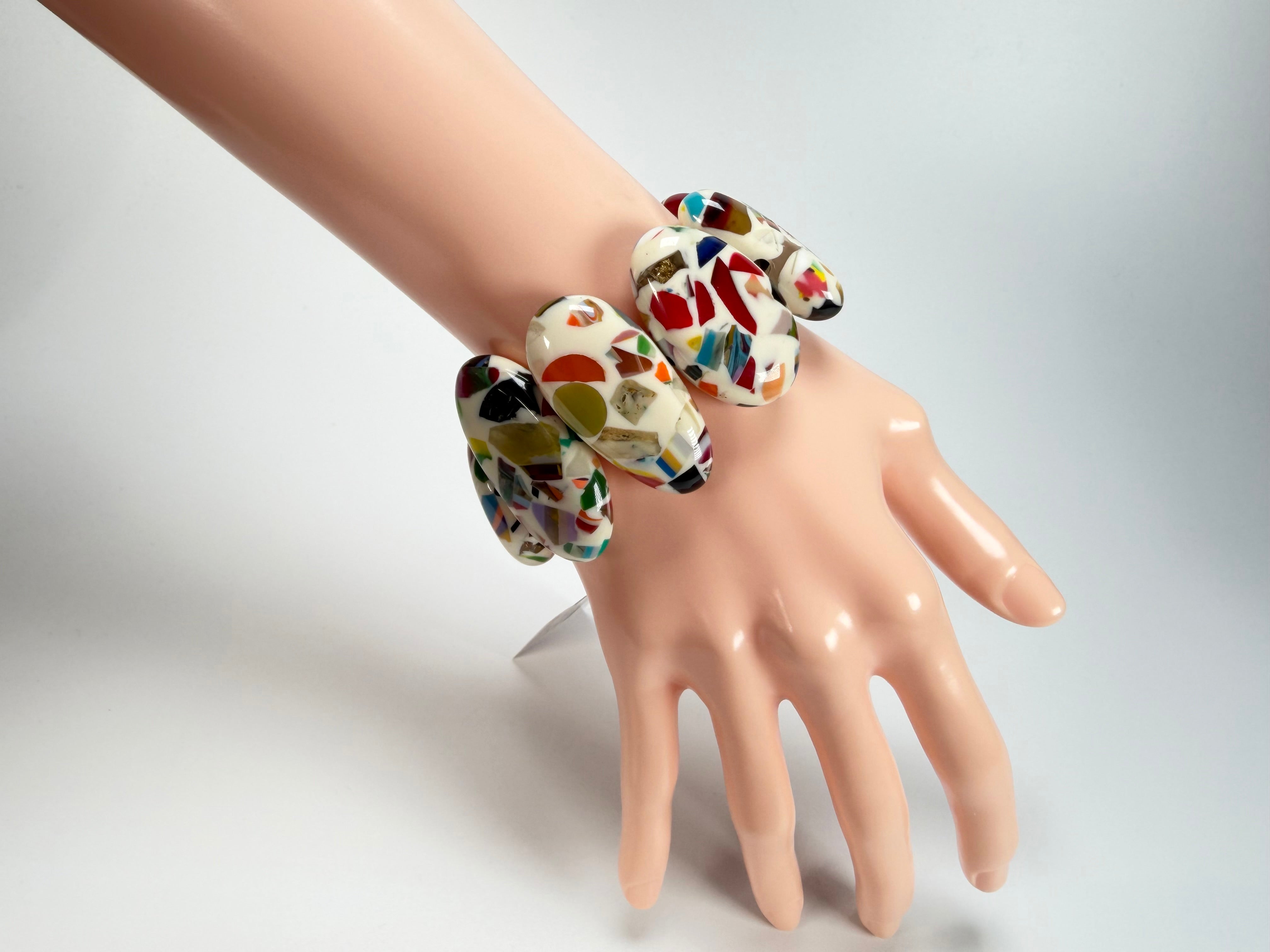Sobral - Caillou Marfim "Onda" Elasticated Resin Bracelet ( 005329 )