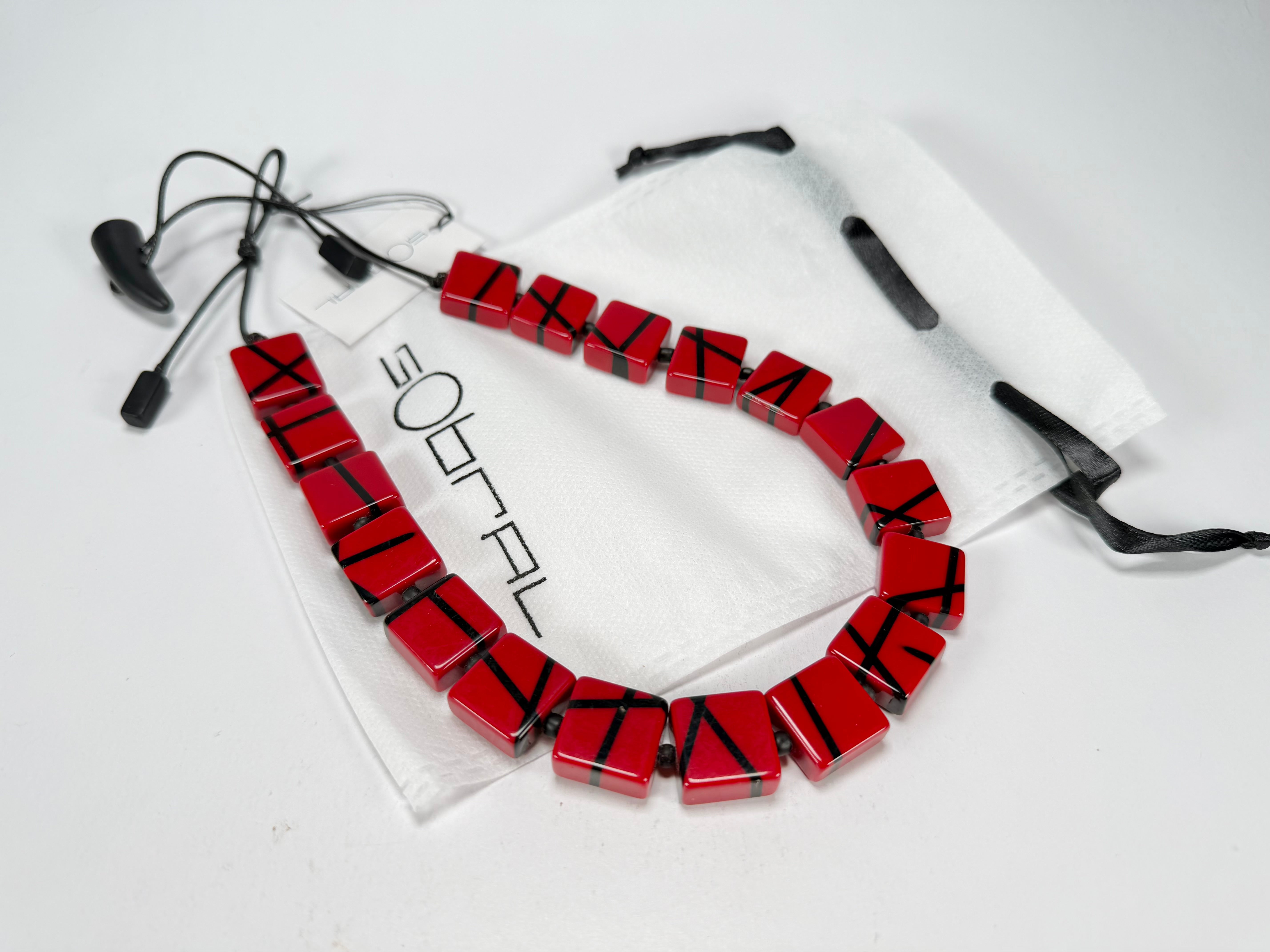 Sobral - Street "Catedral" Red Resin Necklace ( 004311 )