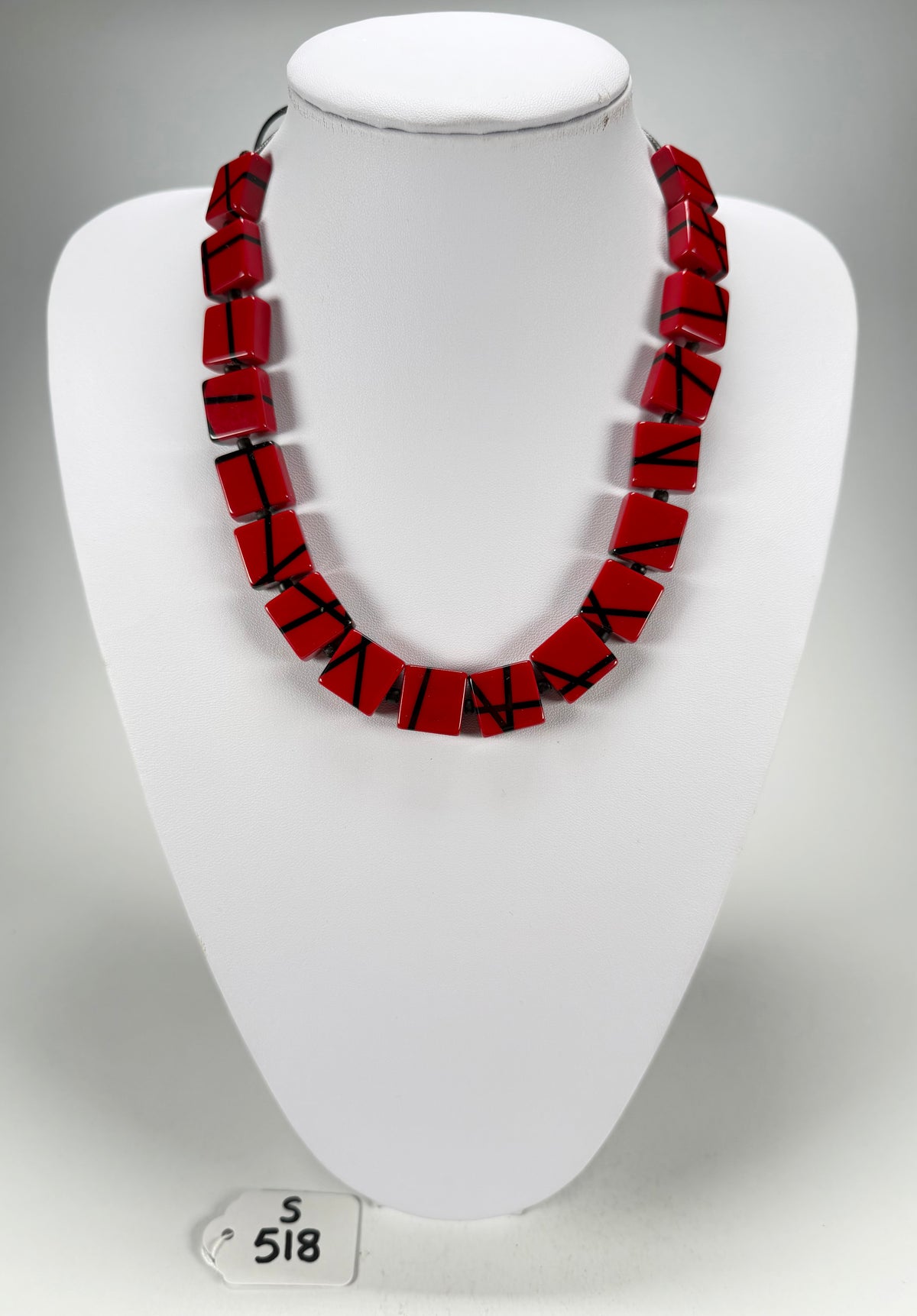 Sobral - Street "Catedral" Red Resin Necklace ( 004311 )
