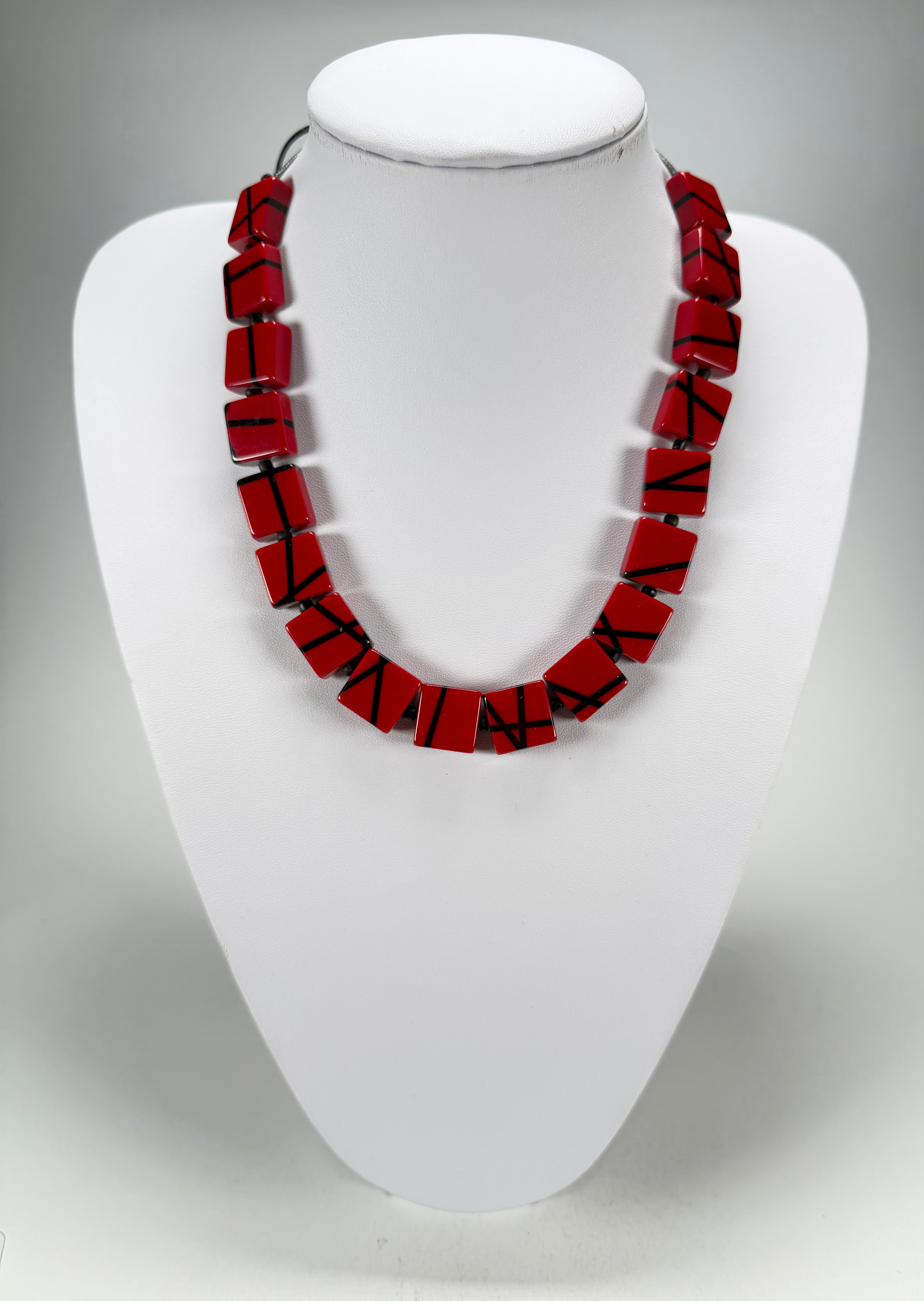 Sobral - Street "Catedral" Red Resin Necklace ( 004311 )