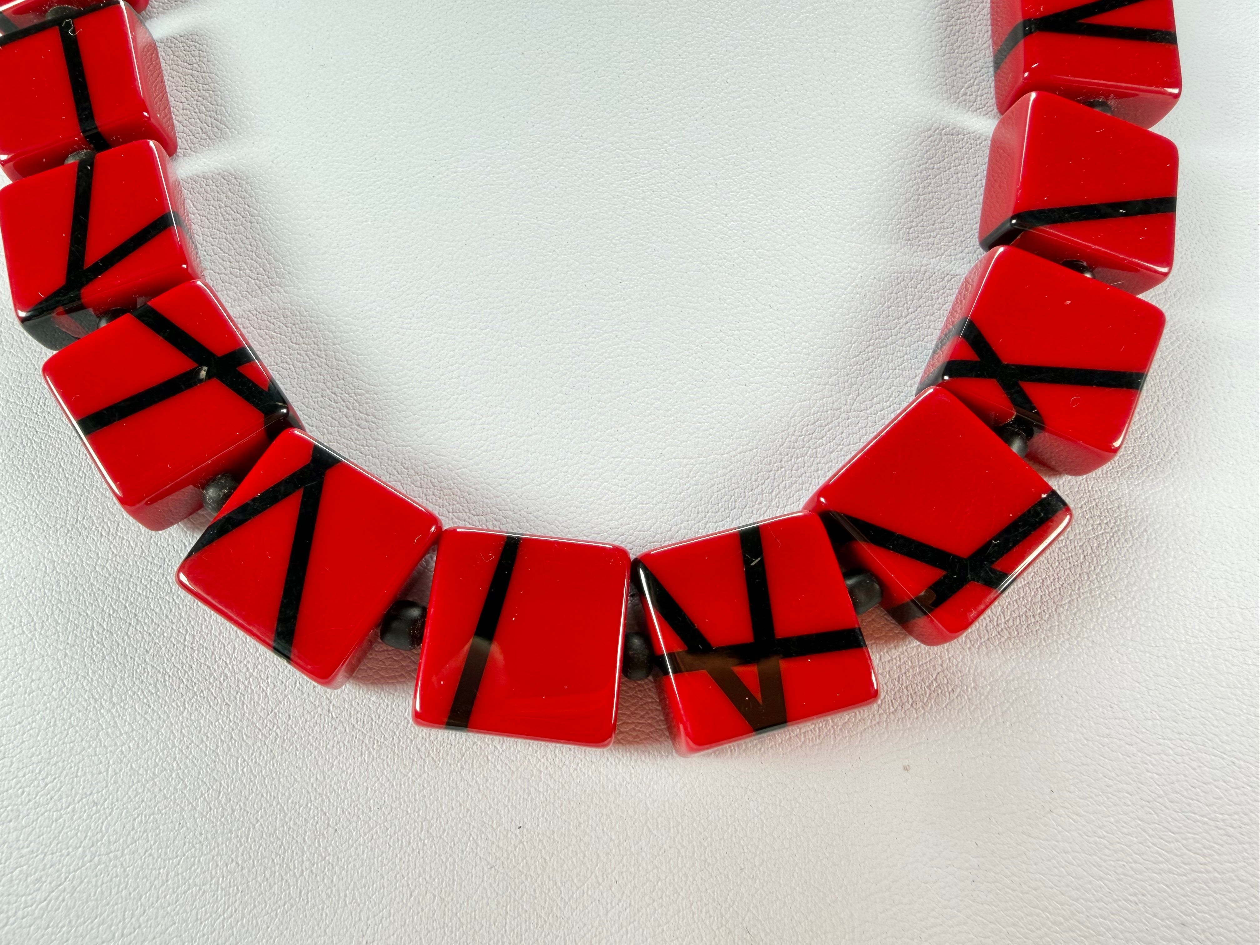 Sobral - Street "Catedral" Red Resin Necklace ( 004311 )