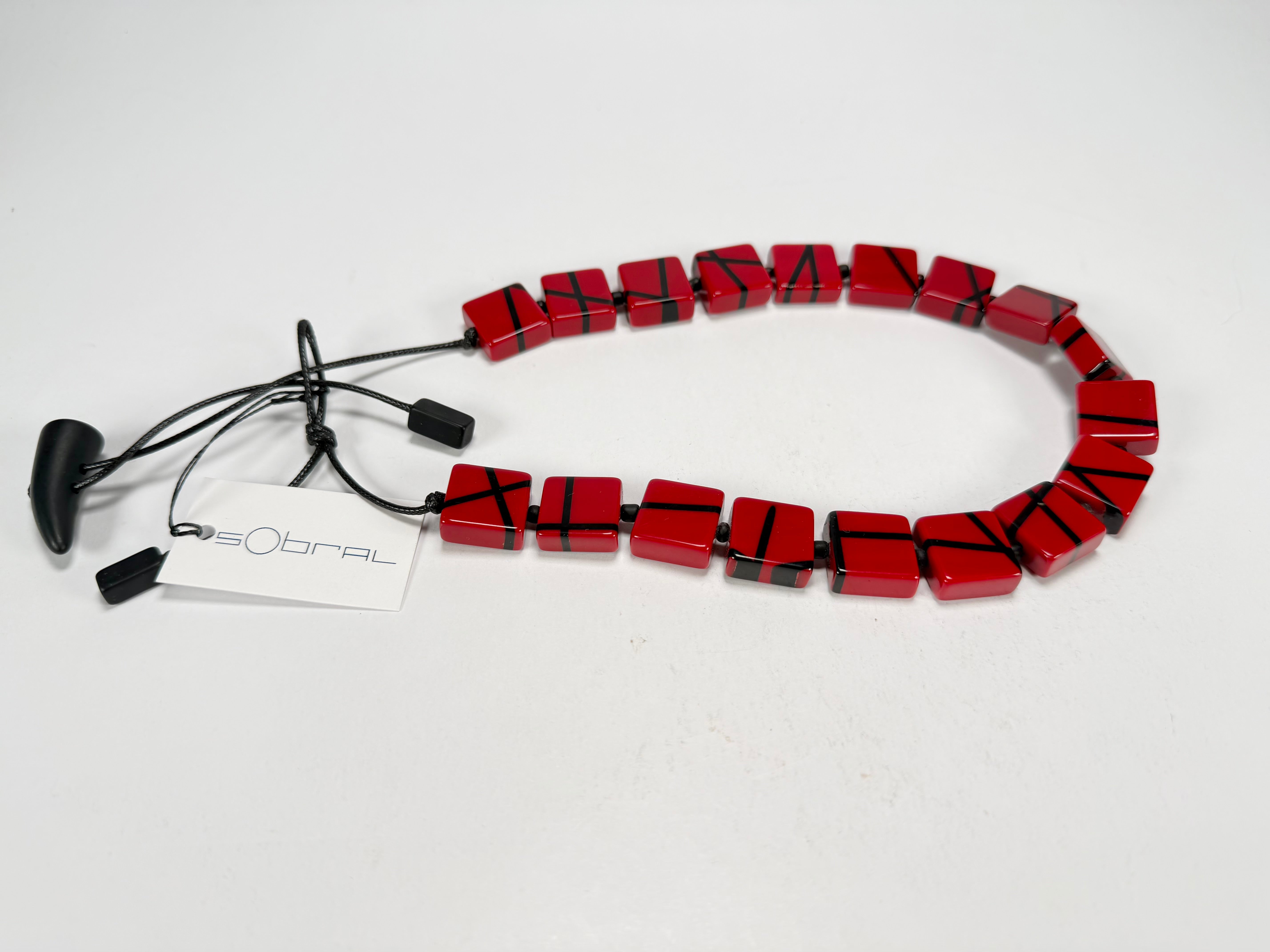 Sobral - Street "Catedral" Red Resin Necklace ( 004311 )