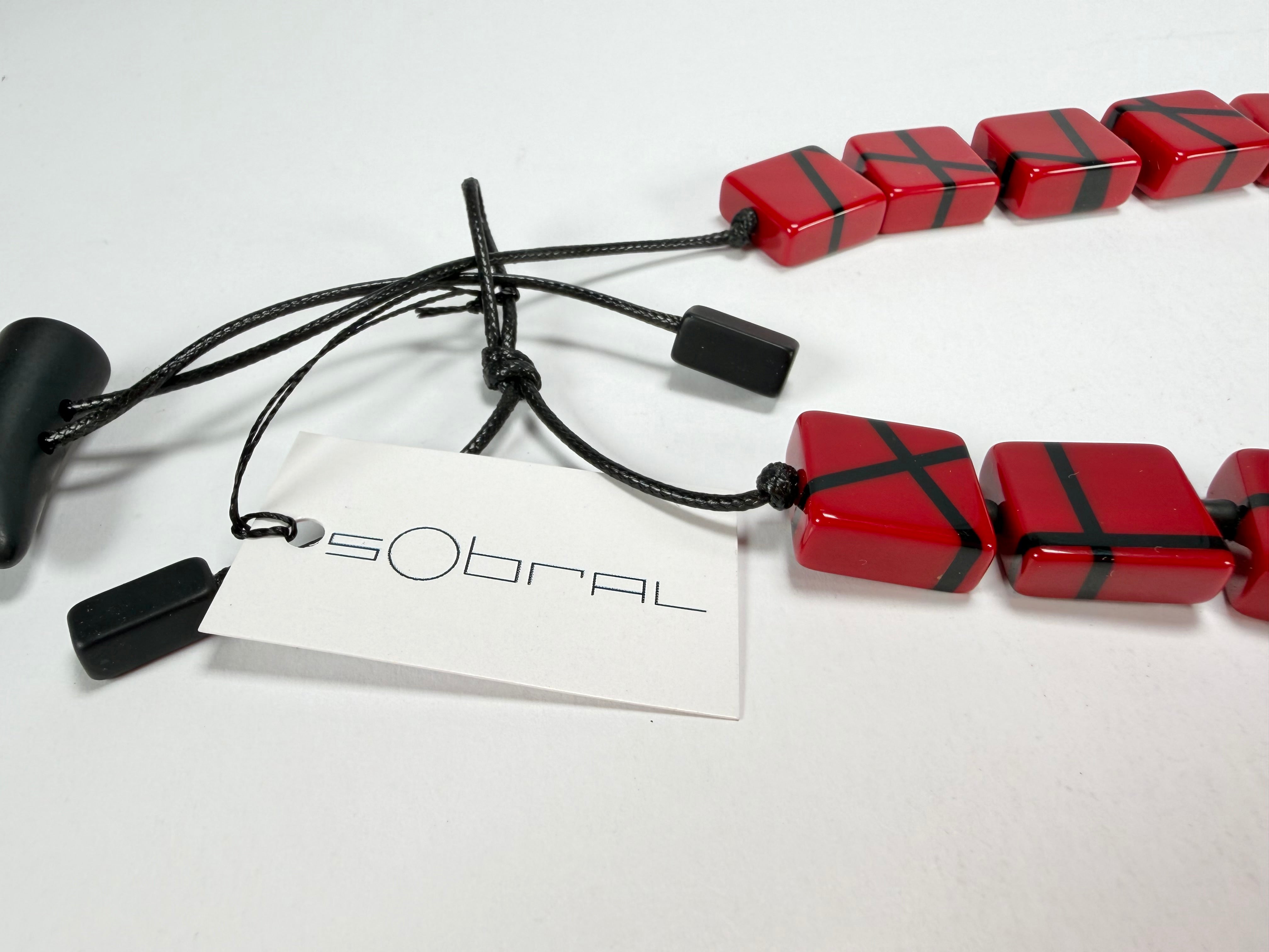 Sobral - Street "Catedral" Red Resin Necklace ( 004311 )