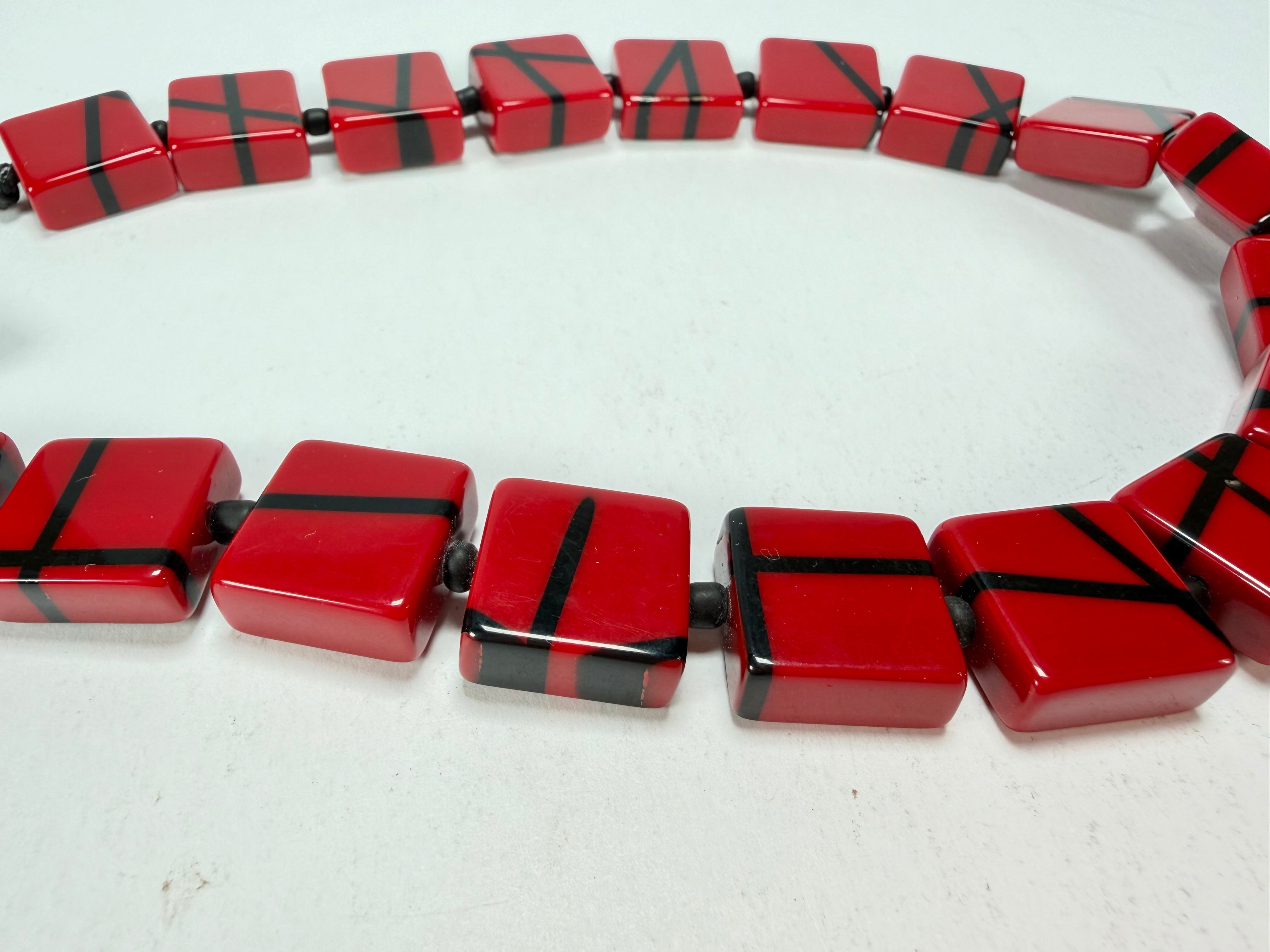 Sobral - Street "Catedral" Red Resin Necklace ( 004311 )