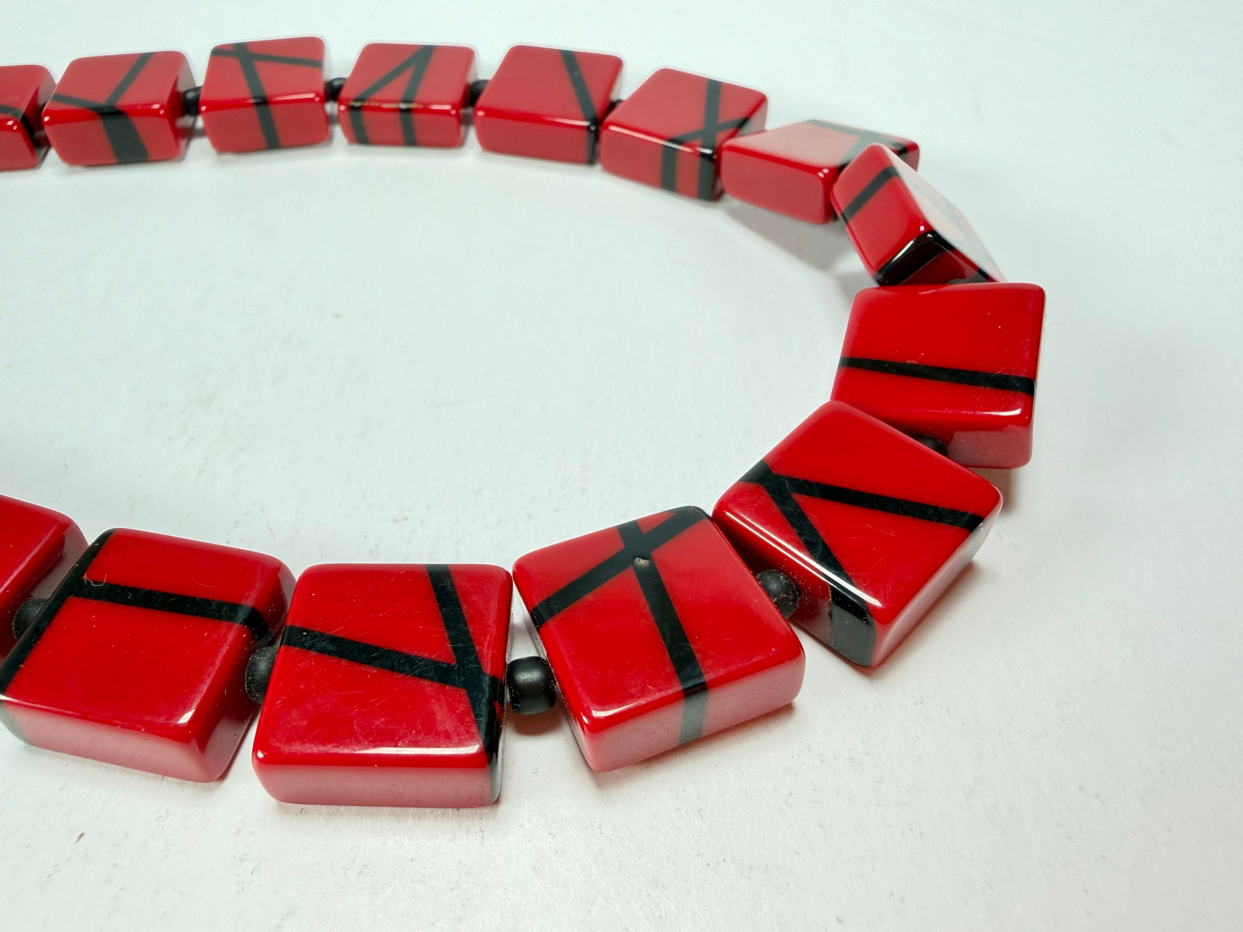 Sobral - Street "Catedral" Red Resin Necklace ( 004311 )