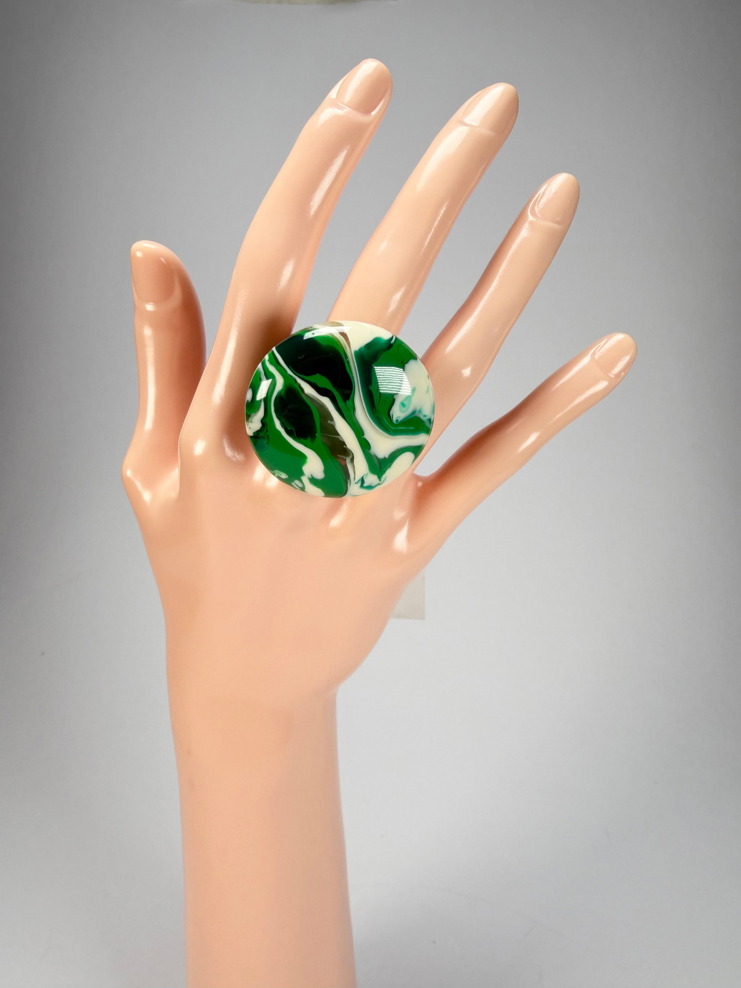 Sobral - Onda Verde "Onda Circle" Green Resin Ring ( 005324 ) - Size UK Q / US 8