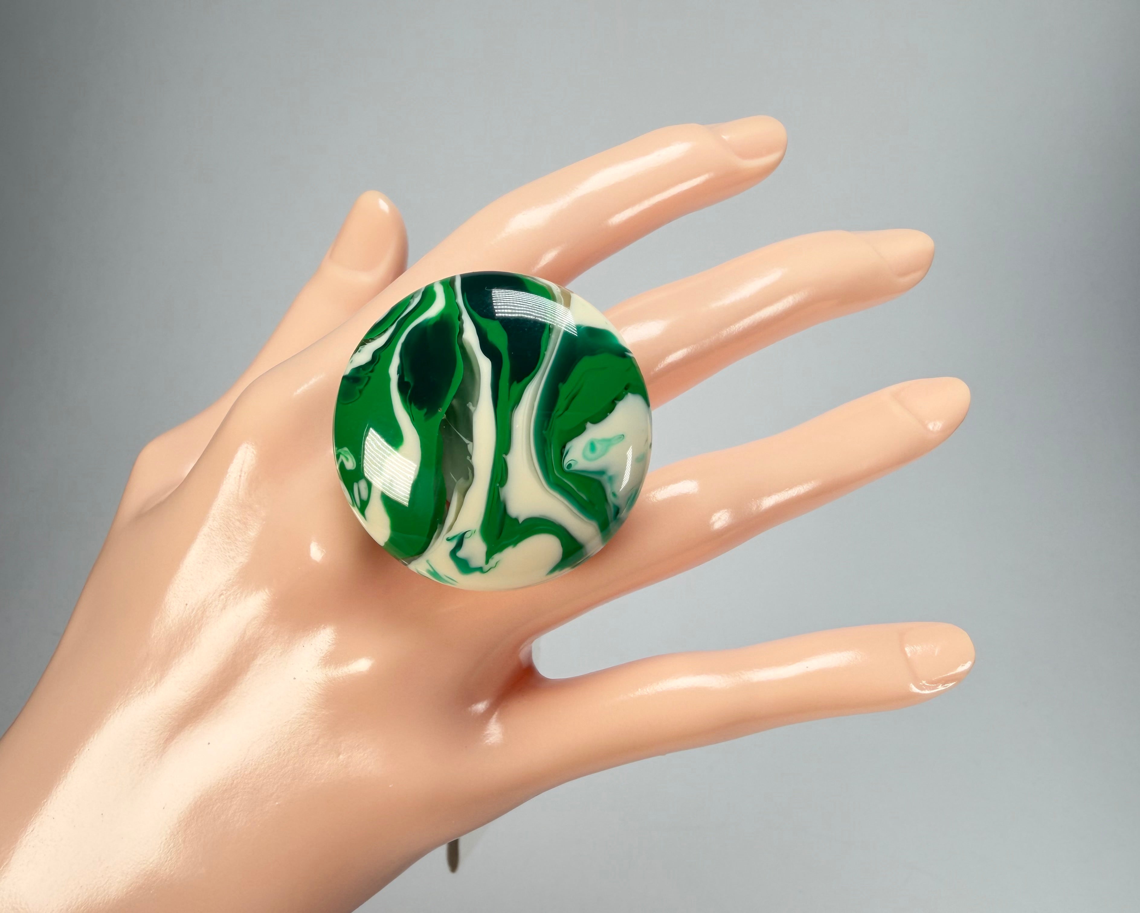 Sobral - Onda Verde "Onda Circle" Green Resin Ring ( 005324 ) - Size UK Q / US 8