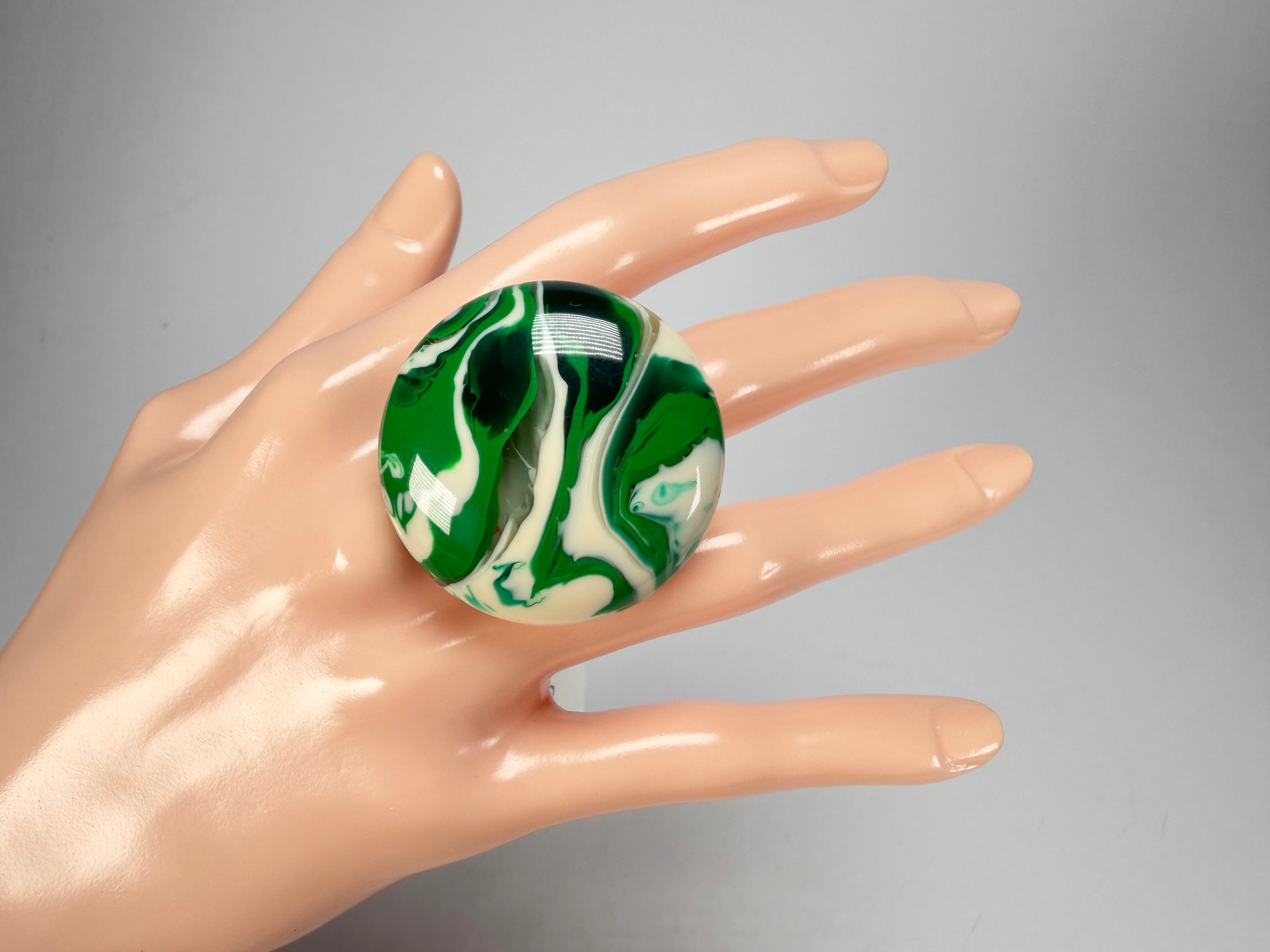Sobral - Onda Verde "Onda Circle" Green Resin Ring ( 005324 ) - Size UK Q / US 8