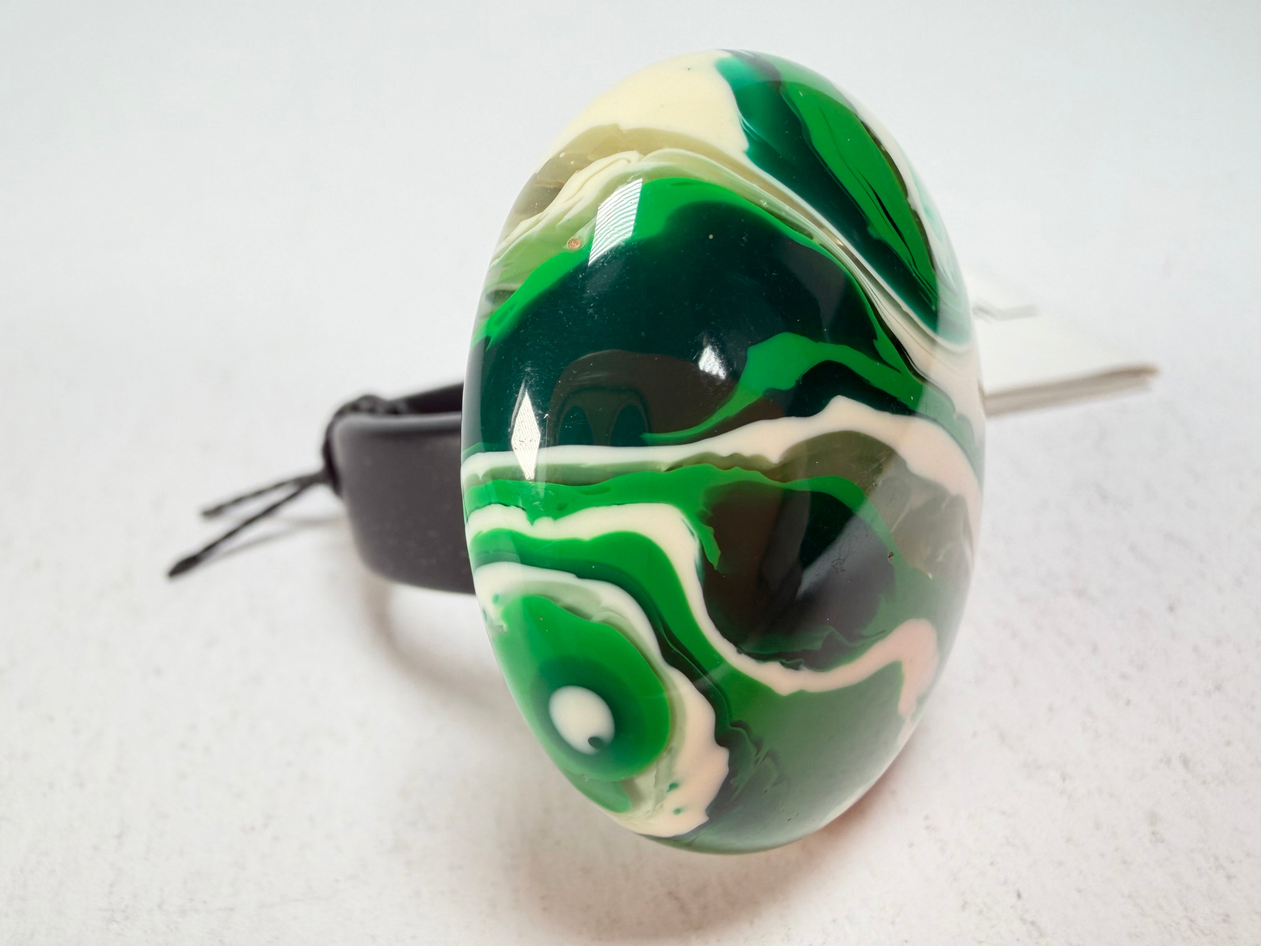 Sobral - Onda Verde "Onda Circle" Green Resin Ring ( 005324 ) - Size UK Q / US 8