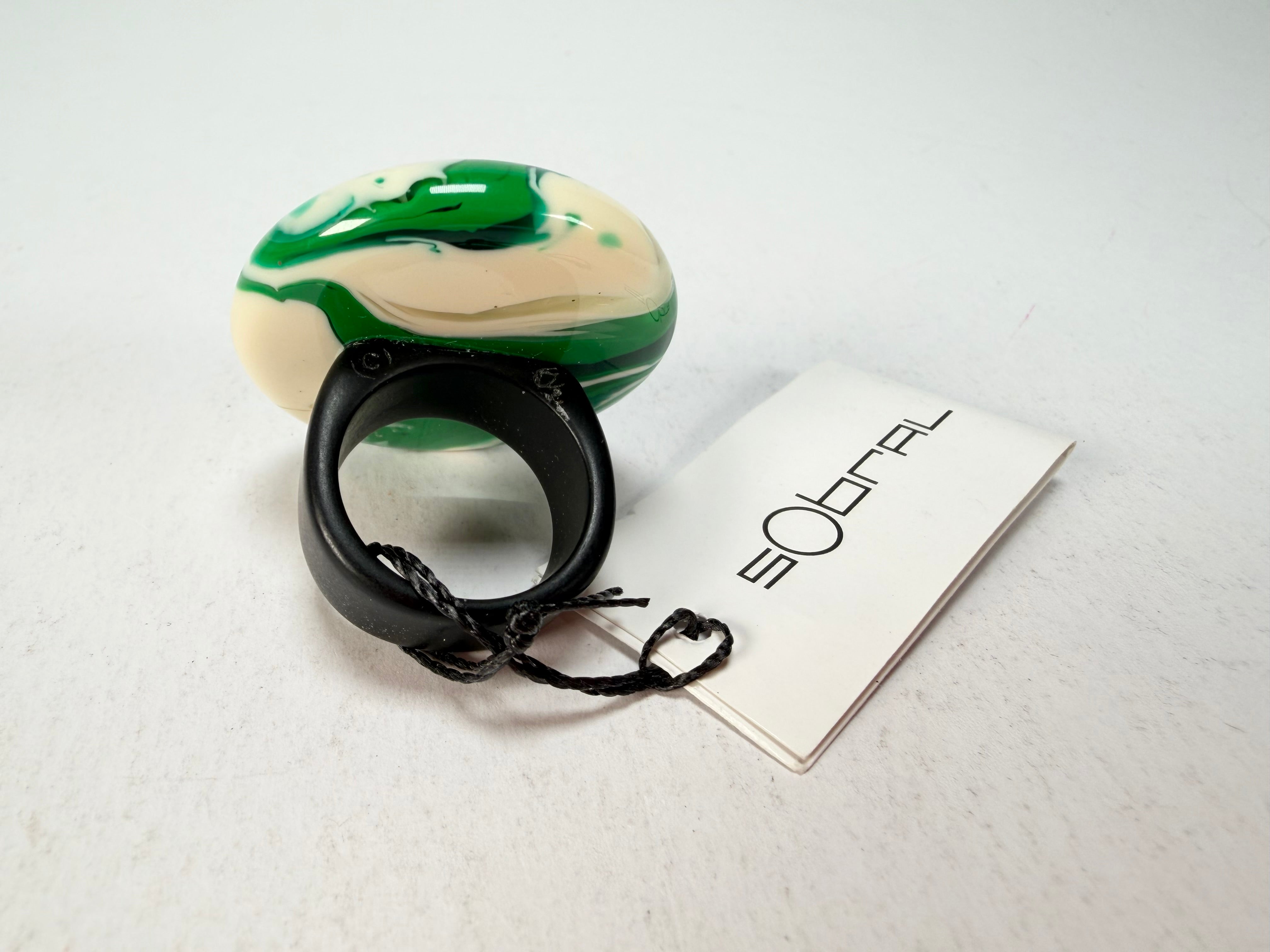 Sobral - Onda Verde "Onda Circle" Green Resin Ring ( 005324 ) - Size UK Q / US 8