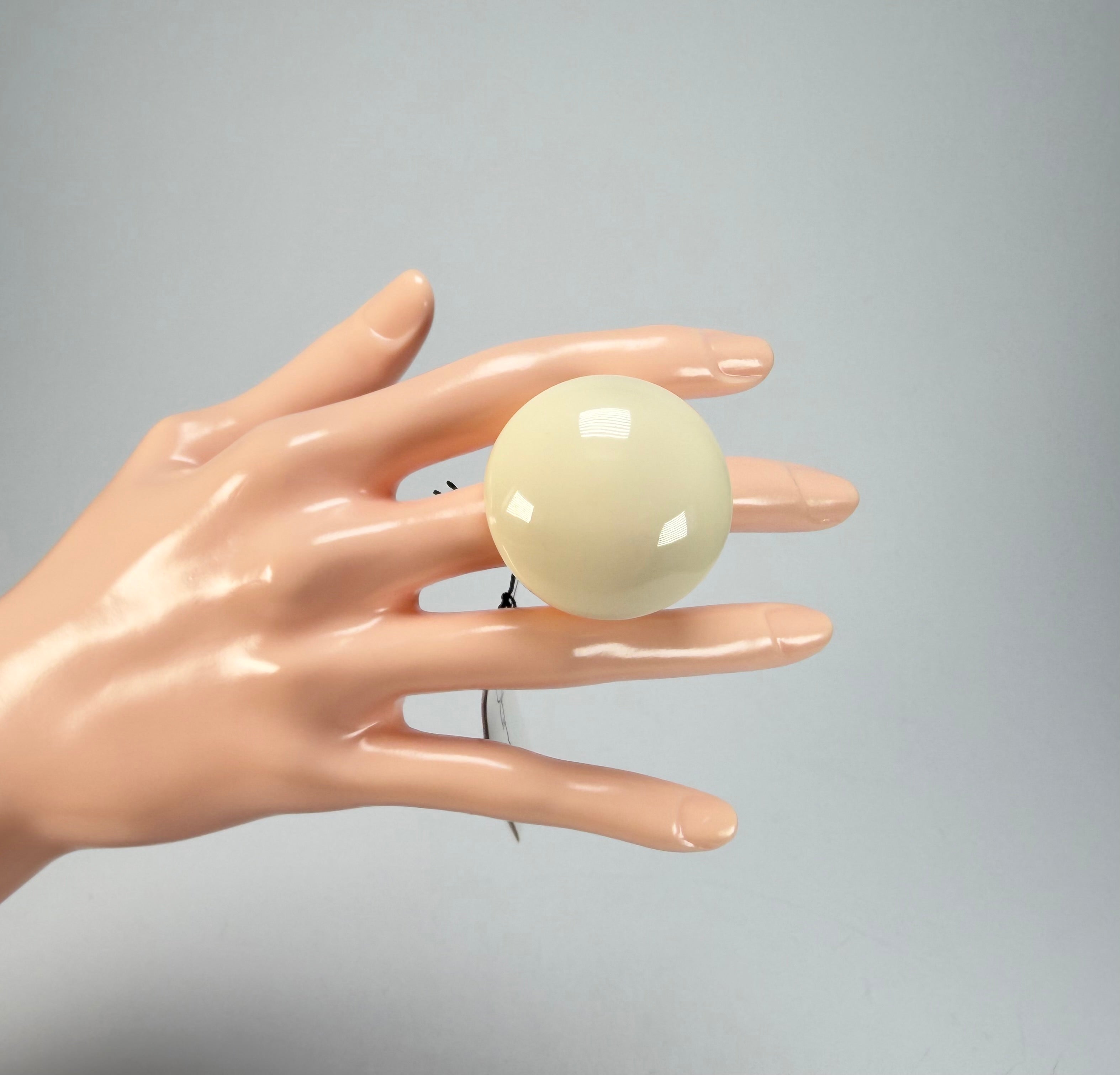 Sobral - Mix 2023 "Sintonia" Marfim Cream Resin Ring ( 003598 ) - Size UK M / US 6