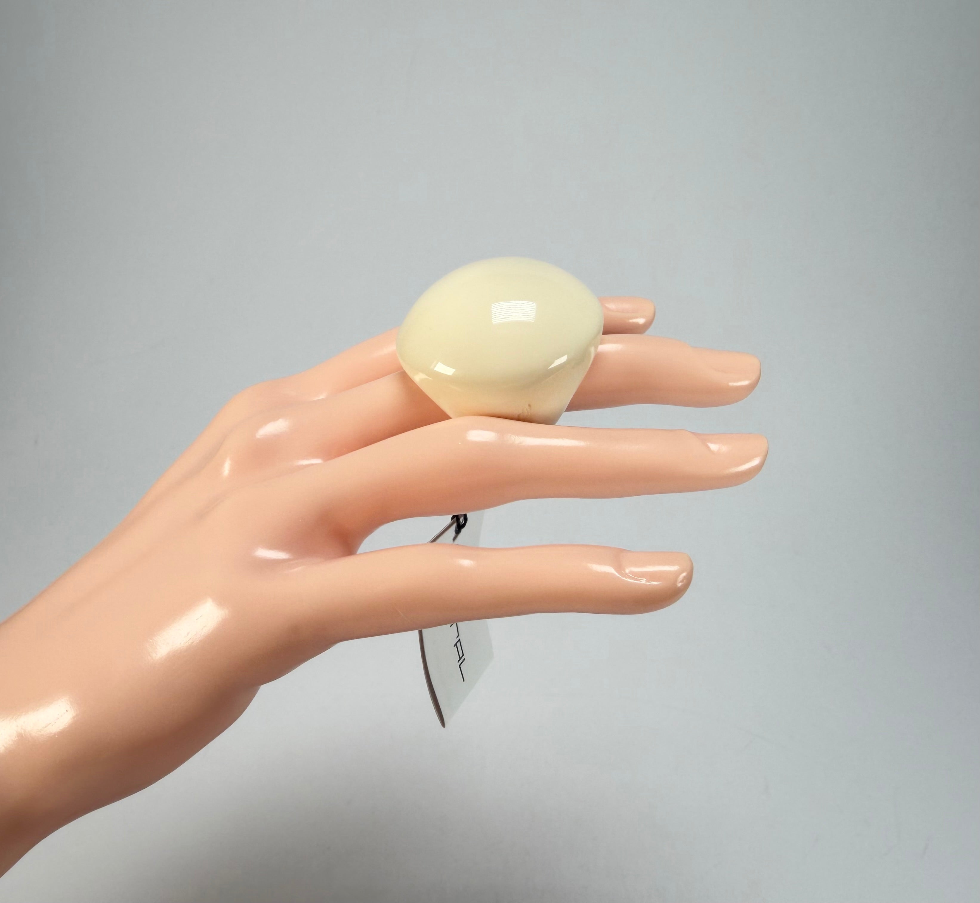 Sobral - Mix 2023 "Sintonia" Marfim Cream Resin Ring ( 003598 ) - Size UK M / US 6
