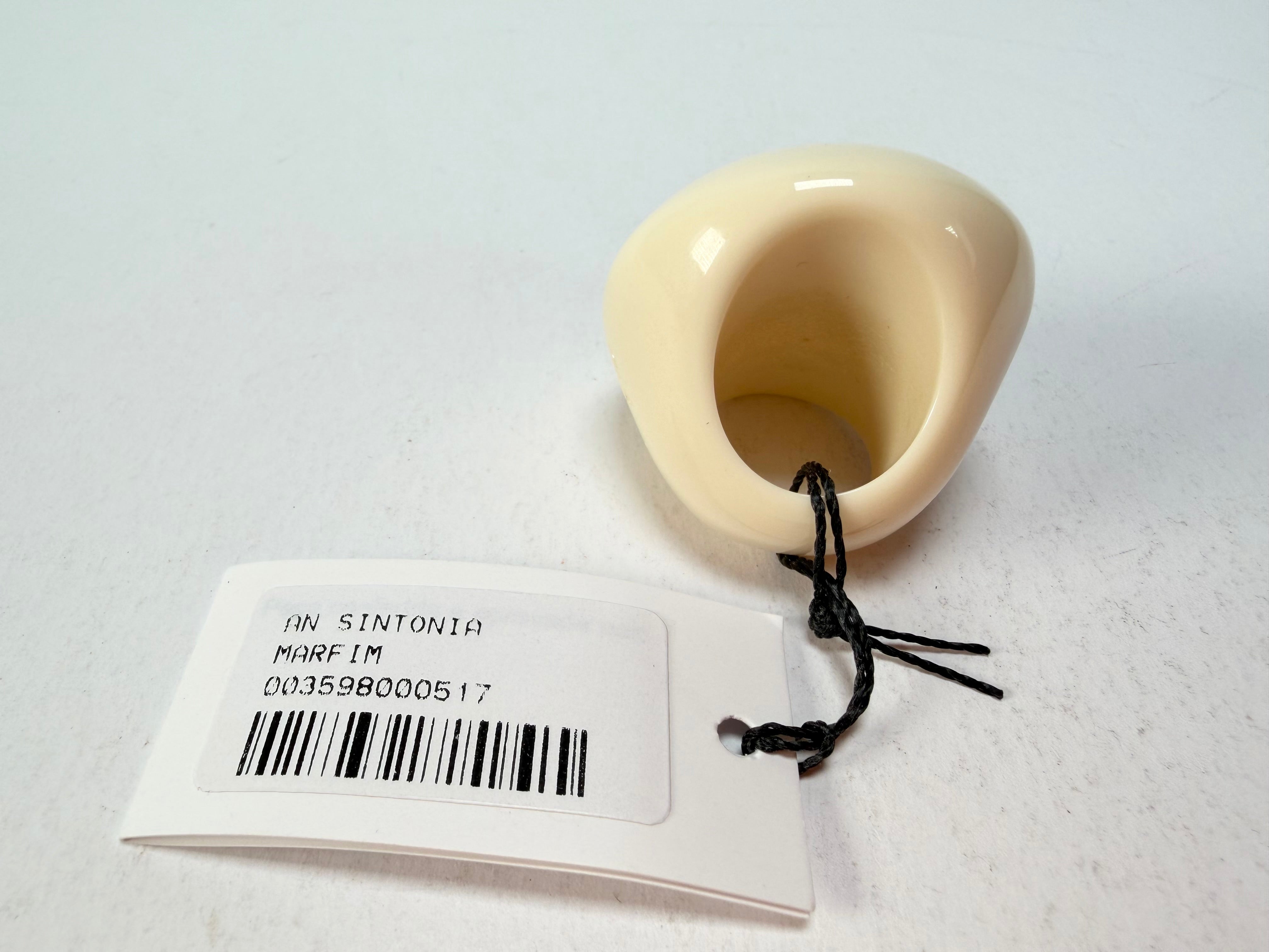 Sobral - Mix 2023 "Sintonia" Marfim Cream Resin Ring ( 003598 ) - Size UK M / US 6