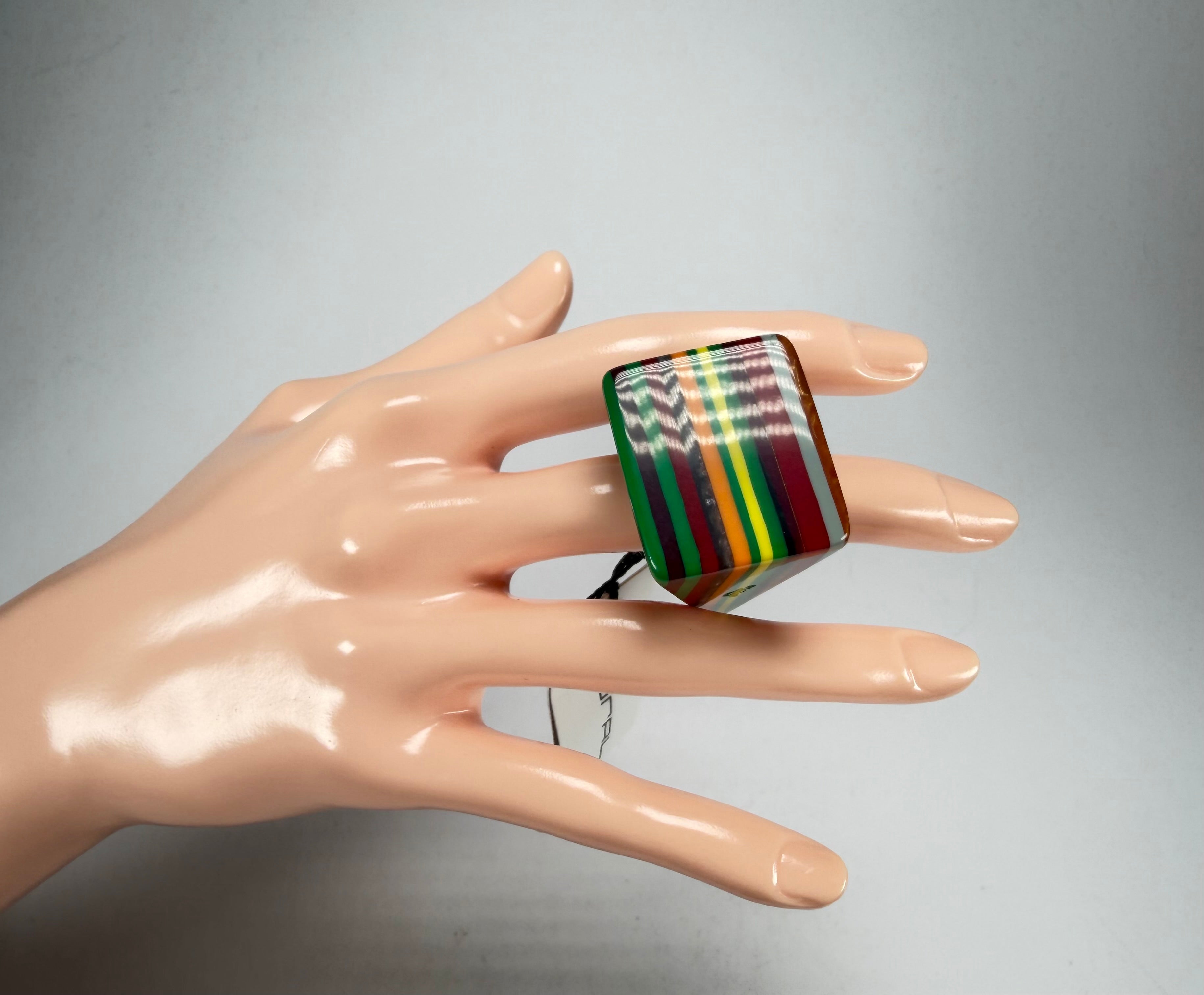 Sobral - Pop Art "Carre" Resin Ring ( 001828 ) - Size UK N / US 6.5