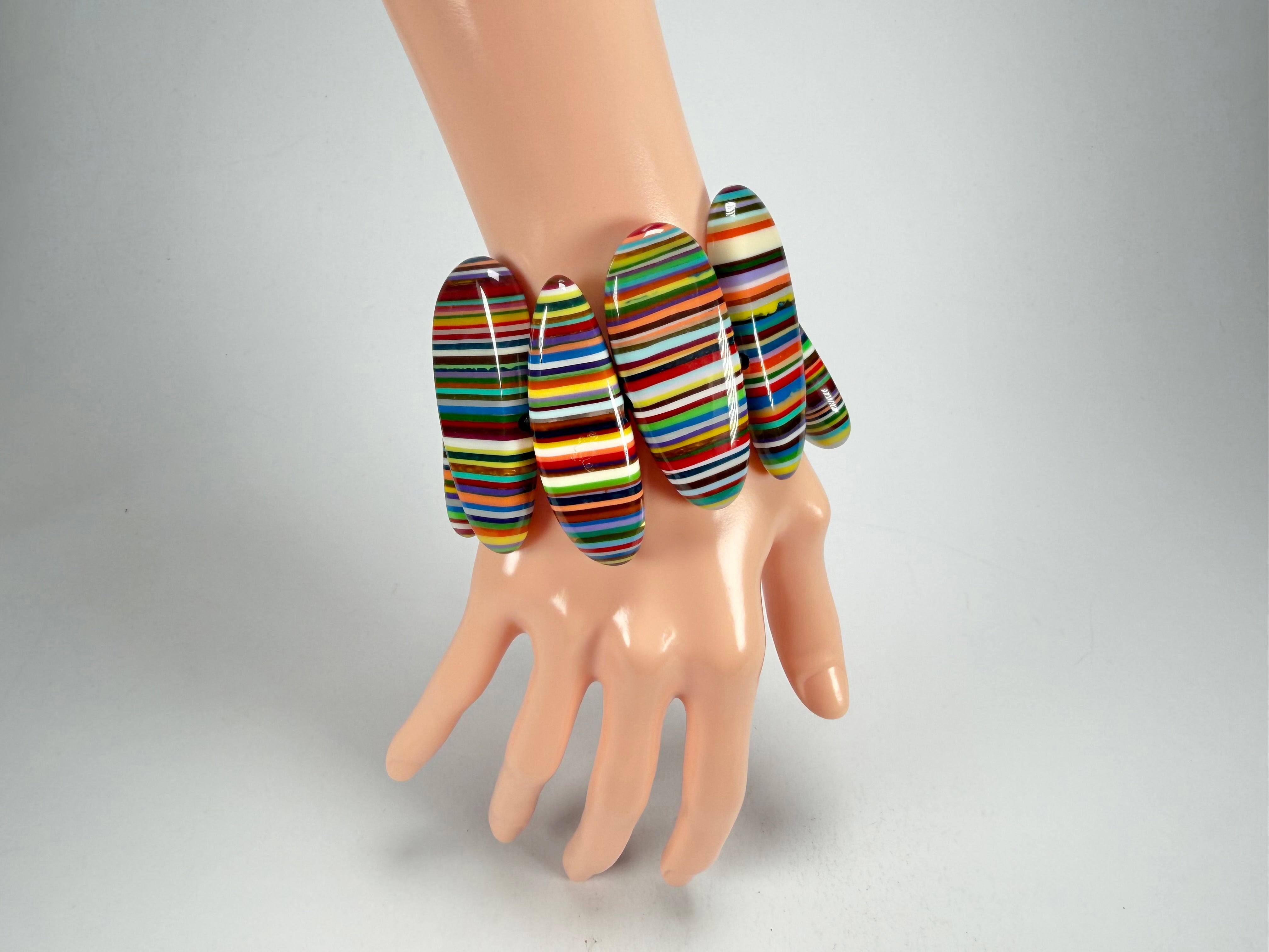 Sobral - Pop Art "Pipe" Elasticated Resin Bracelet ( 005424 )