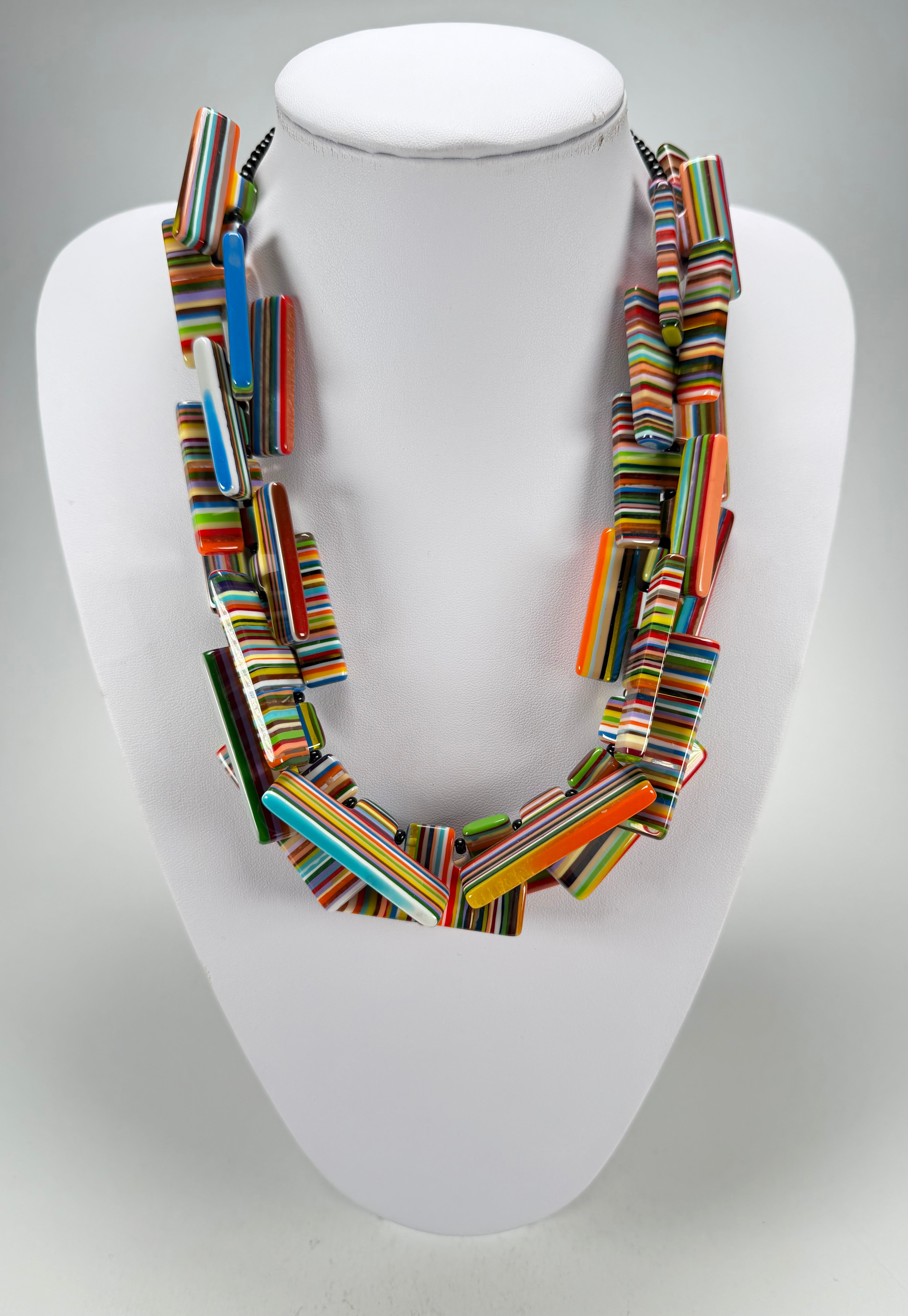 Sobral - Pop Art "Neoconcretismo" Resin Necklace ( 003885 )