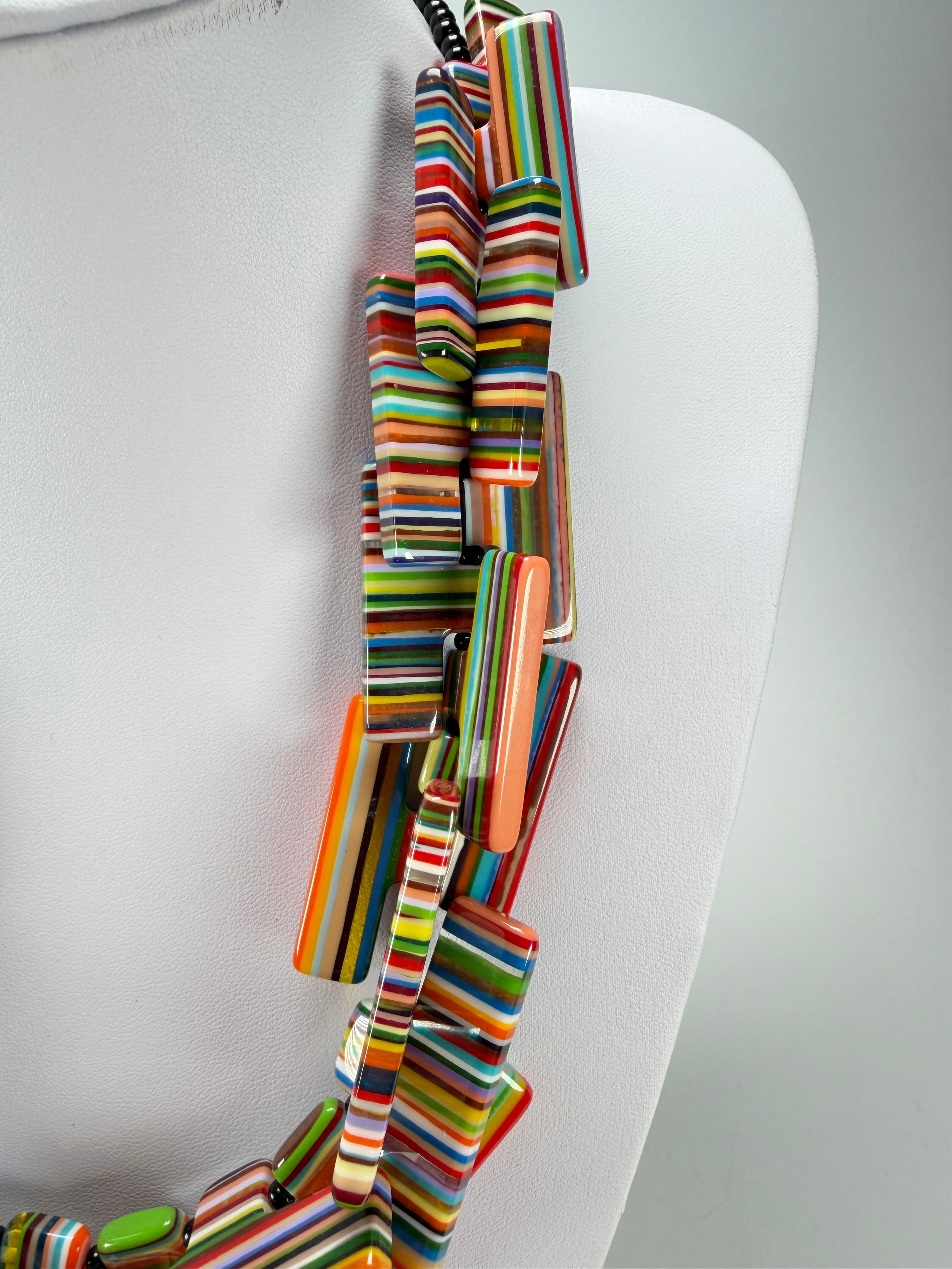 Sobral - Pop Art "Neoconcretismo" Resin Necklace ( 003885 )