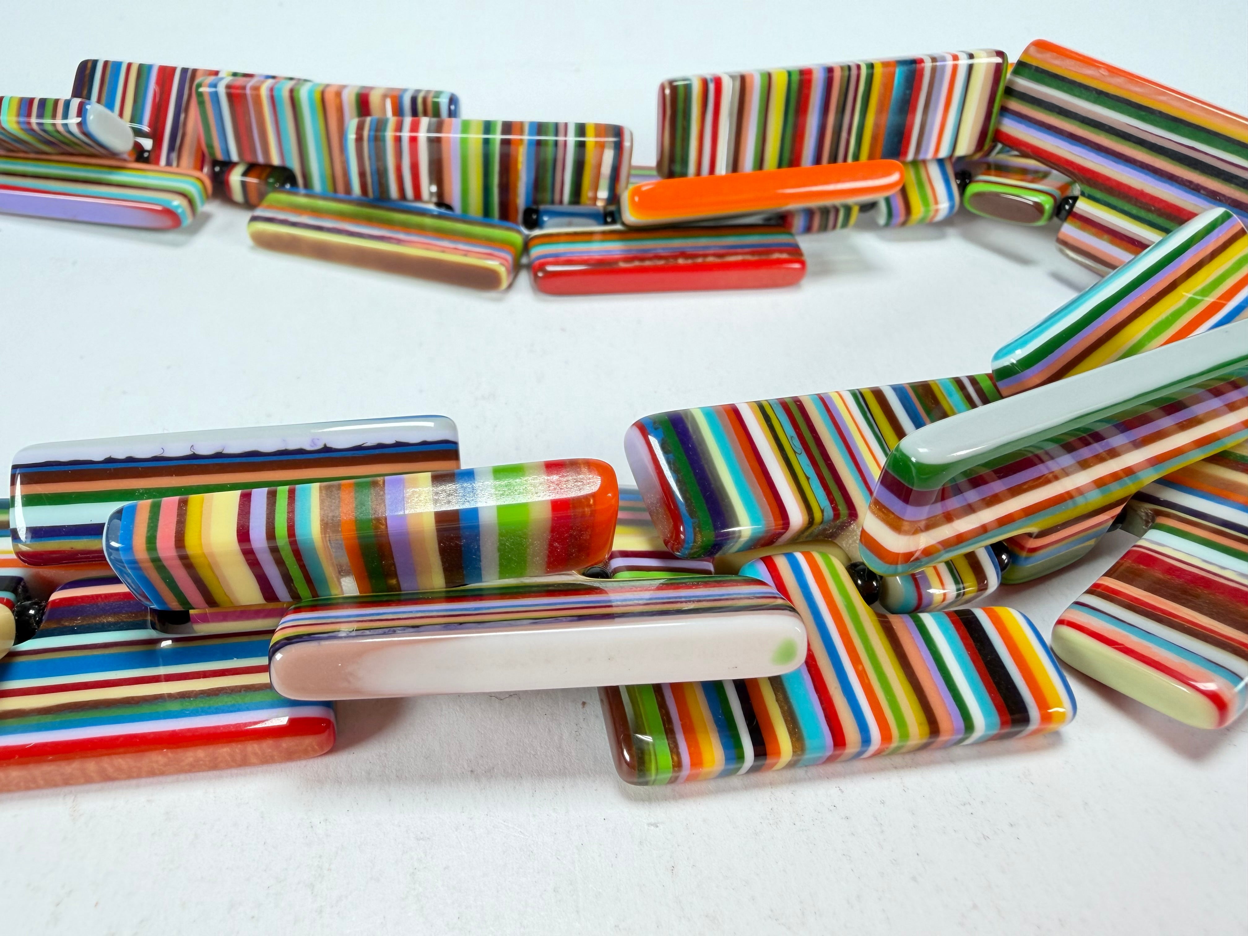 Sobral - Pop Art "Neoconcretismo" Resin Necklace ( 003885 )