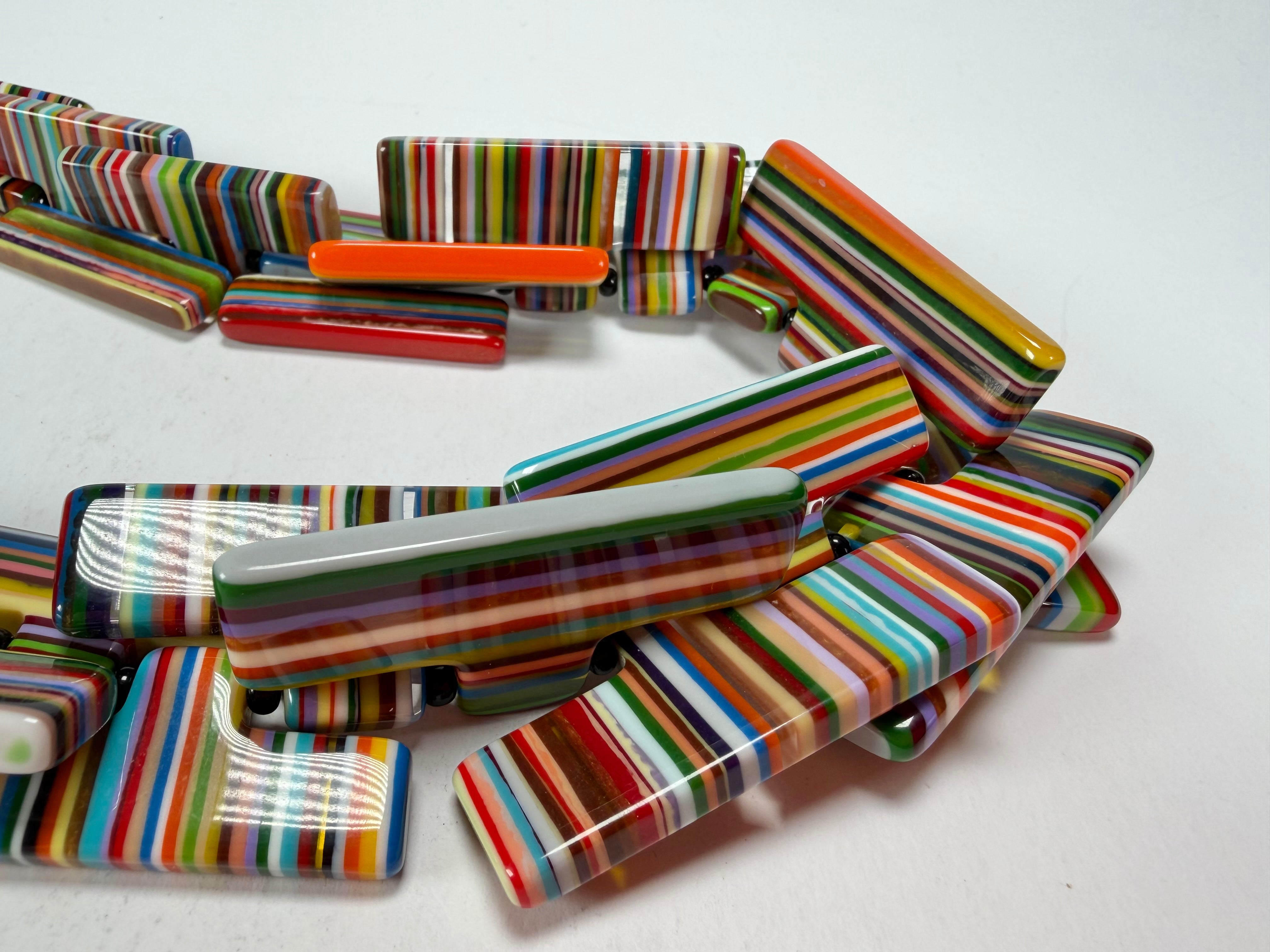 Sobral - Pop Art "Neoconcretismo" Resin Necklace ( 003885 )