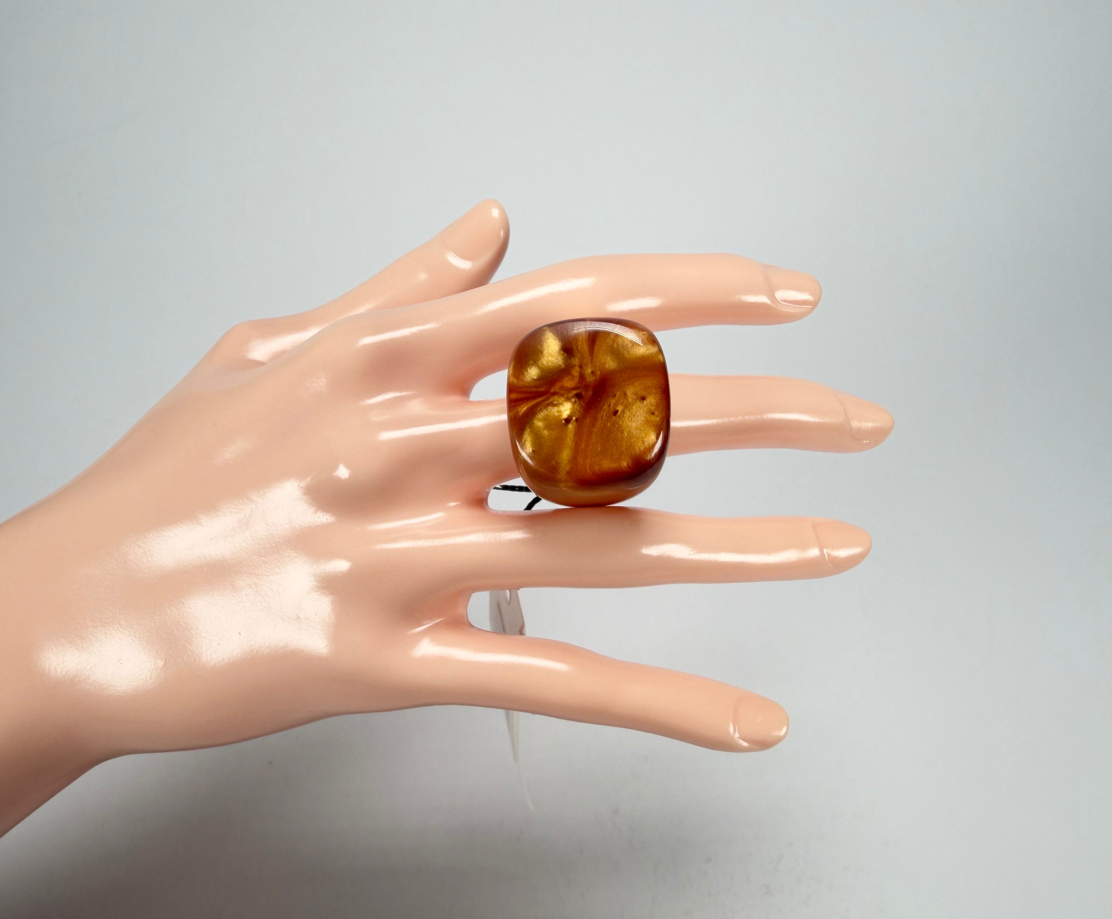 Sobral - Honey "Wave" Resin Ring ( 005325 ) - Size UK R / US 9