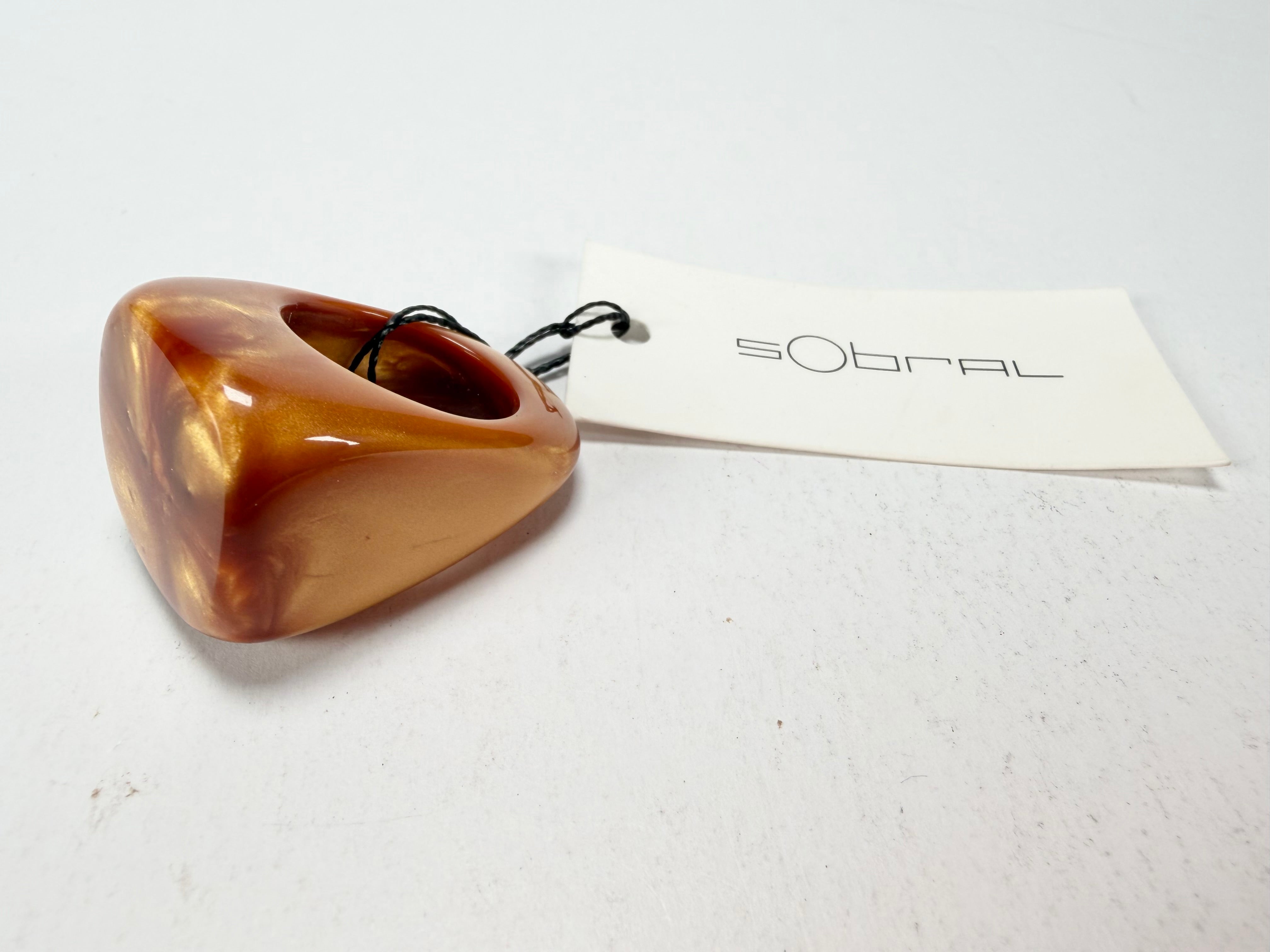 Sobral - Honey "Wave" Resin Ring ( 005325 ) - Size UK R / US 9